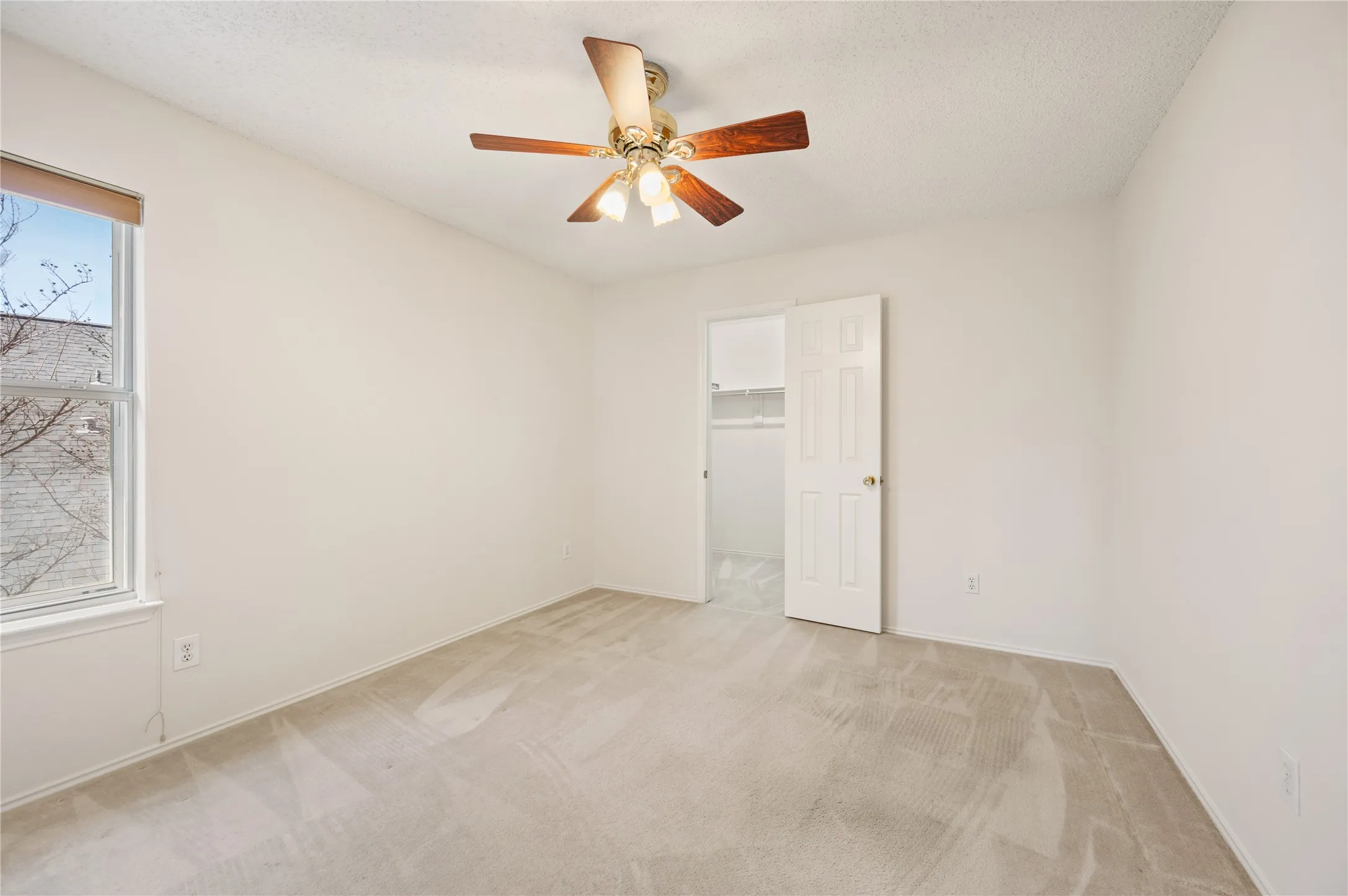 Single Family Residence For Sale in Tarrant County , 2705 Magnolia Lane, Grapevine, Texas 76051, 5 Bedroom, 4 Bathroom, 2 Garage spaces, 2,659 Sqft, built in 1996, Preowned, mls#21185529, Real Estate Agent in Grapevine, Homes For Sale in Tarrant county, Homes For Sale in Grapevine, Realtor in Grapevine Texas, Real Estate Brokerage Independent Realty Texas, Luminita Cordes Realtor