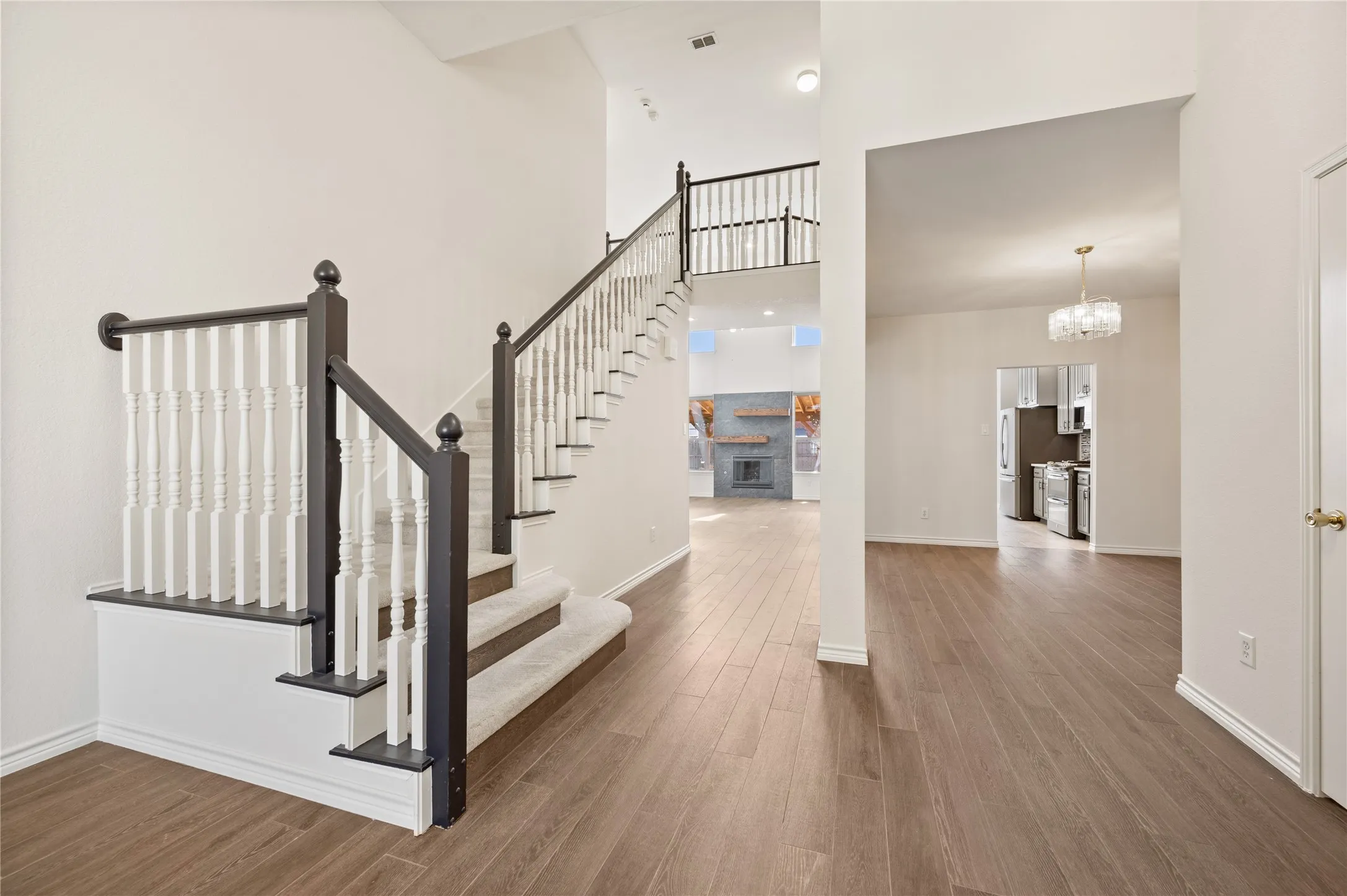 Single Family Residence For Sale in Tarrant County , 2705 Magnolia Lane, Grapevine, Texas 76051, 5 Bedroom, 4 Bathroom, 2 Garage spaces, 2,659 Sqft, built in 1996, Preowned, mls#21185529, Real Estate Agent in Grapevine, Homes For Sale in Tarrant county, Homes For Sale in Grapevine, Realtor in Grapevine Texas, Real Estate Brokerage Independent Realty Texas, Luminita Cordes Realtor