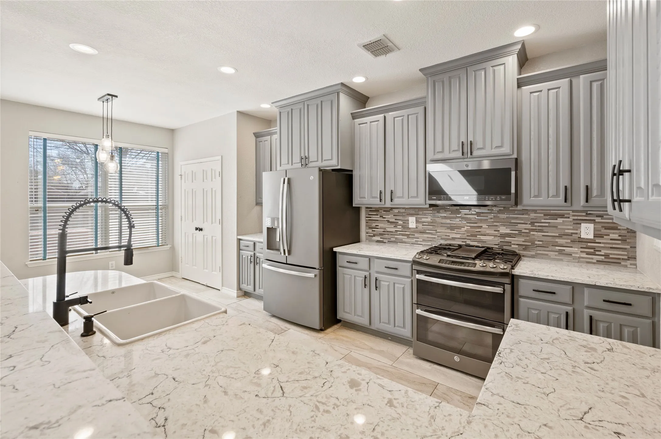 Single Family Residence For Sale in Tarrant County , 2705 Magnolia Lane, Grapevine, Texas 76051, 5 Bedroom, 4 Bathroom, 2 Garage spaces, 2,659 Sqft, built in 1996, Preowned, mls#21185529, Real Estate Agent in Grapevine, Homes For Sale in Tarrant county, Homes For Sale in Grapevine, Realtor in Grapevine Texas, Real Estate Brokerage Independent Realty Texas, Luminita Cordes Realtor