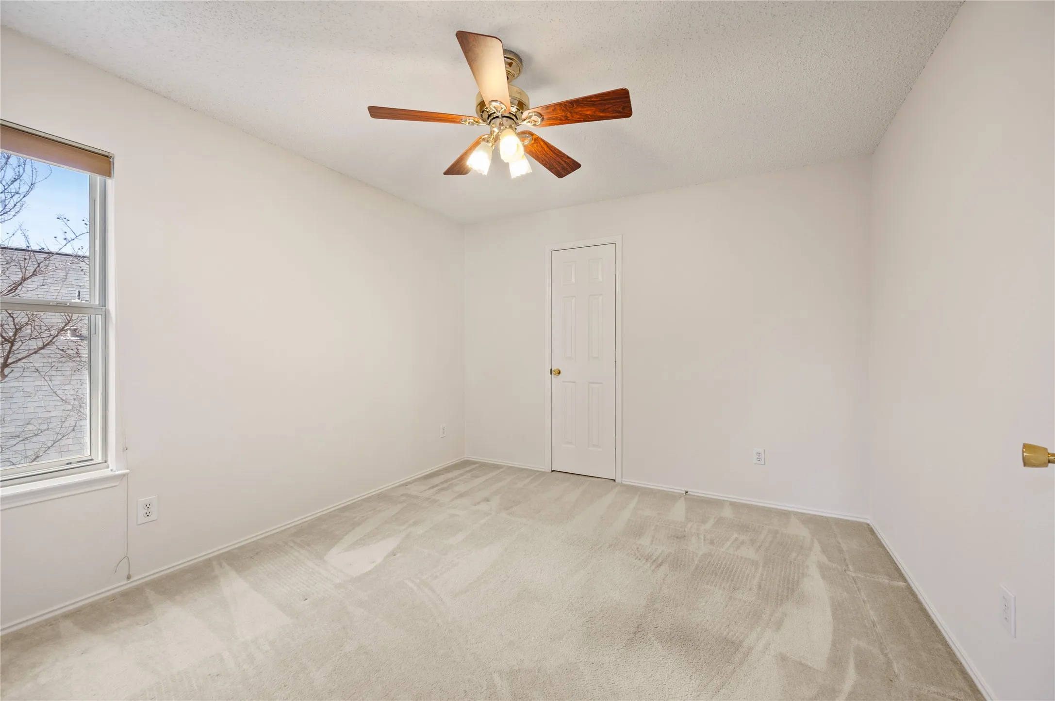 Single Family Residence For Sale in Tarrant County , 2705 Magnolia Lane, Grapevine, Texas 76051, 5 Bedroom, 4 Bathroom, 2 Garage spaces, 2,659 Sqft, built in 1996, Preowned, mls#21185529, Real Estate Agent in Grapevine, Homes For Sale in Tarrant county, Homes For Sale in Grapevine, Realtor in Grapevine Texas, Real Estate Brokerage Independent Realty Texas, Luminita Cordes Realtor