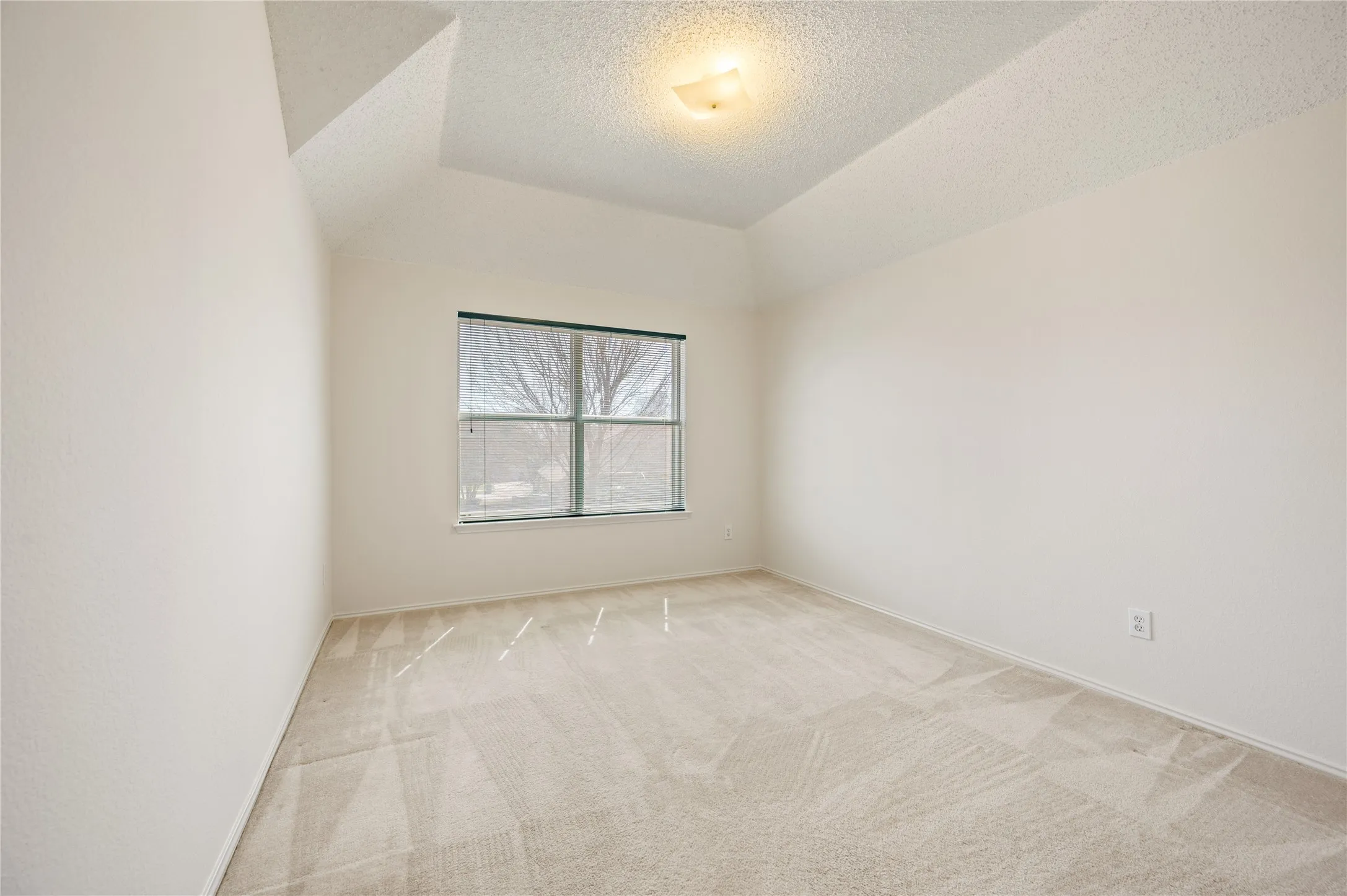 Single Family Residence For Sale in Tarrant County , 2705 Magnolia Lane, Grapevine, Texas 76051, 5 Bedroom, 4 Bathroom, 2 Garage spaces, 2,659 Sqft, built in 1996, Preowned, mls#21185529, Real Estate Agent in Grapevine, Homes For Sale in Tarrant county, Homes For Sale in Grapevine, Realtor in Grapevine Texas, Real Estate Brokerage Independent Realty Texas, Luminita Cordes Realtor