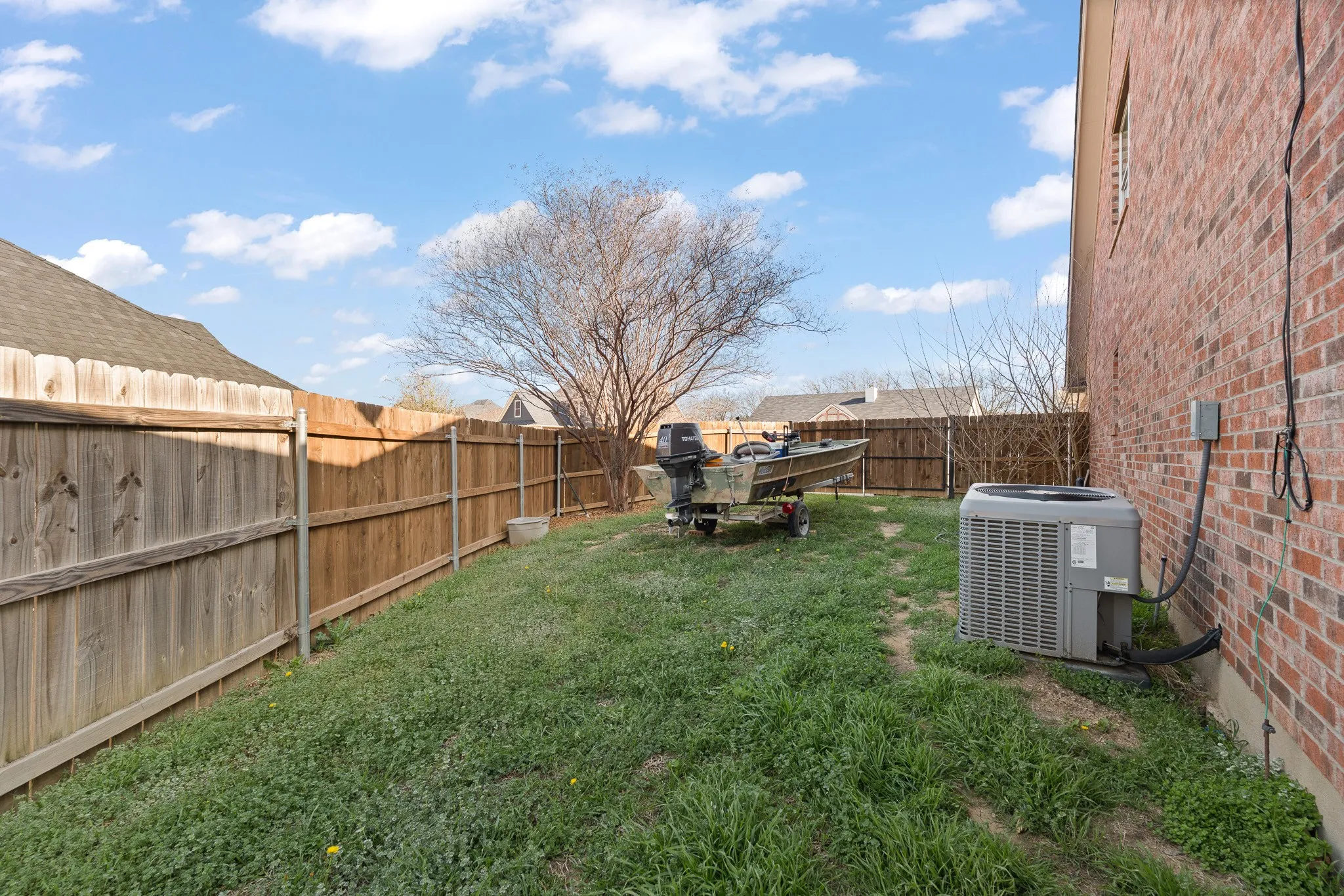 Single Family Residence For Sale in Johnson County , 529 Mckittrick Court, Godley, Texas 76044, 4 Bedroom, 2 Bathroom, 2 Garage spaces, 2,010 Sqft, built in 2002, mls#21190244, Real Estate Agent in Godley, Homes For Sale in Johnson county, Homes For Sale in Godley, Realtor in Godley Texas, Real Estate Brokerage Independent Realty Texas, Luminita Cordes Realtor