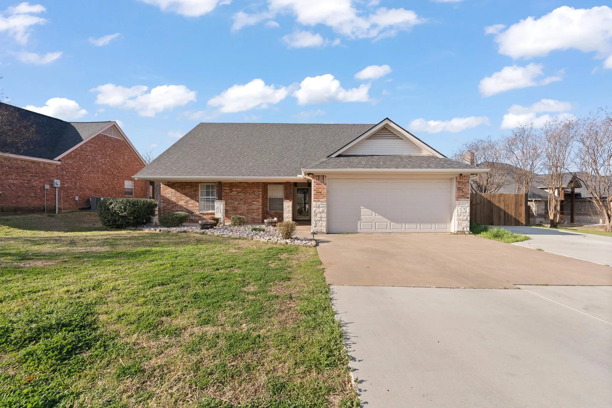 Single Family Residence For Sale in Johnson County , 529 Mckittrick Court, Godley, Texas 76044, 4 Bedroom, 2 Bathroom, 2 Garage spaces, 2,010 Sqft, built in 2002, mls#21190244, Real Estate Agent in Godley, Homes For Sale in Johnson county, Homes For Sale in Godley, Realtor in Godley Texas, Real Estate Brokerage Independent Realty Texas, Luminita Cordes Realtor