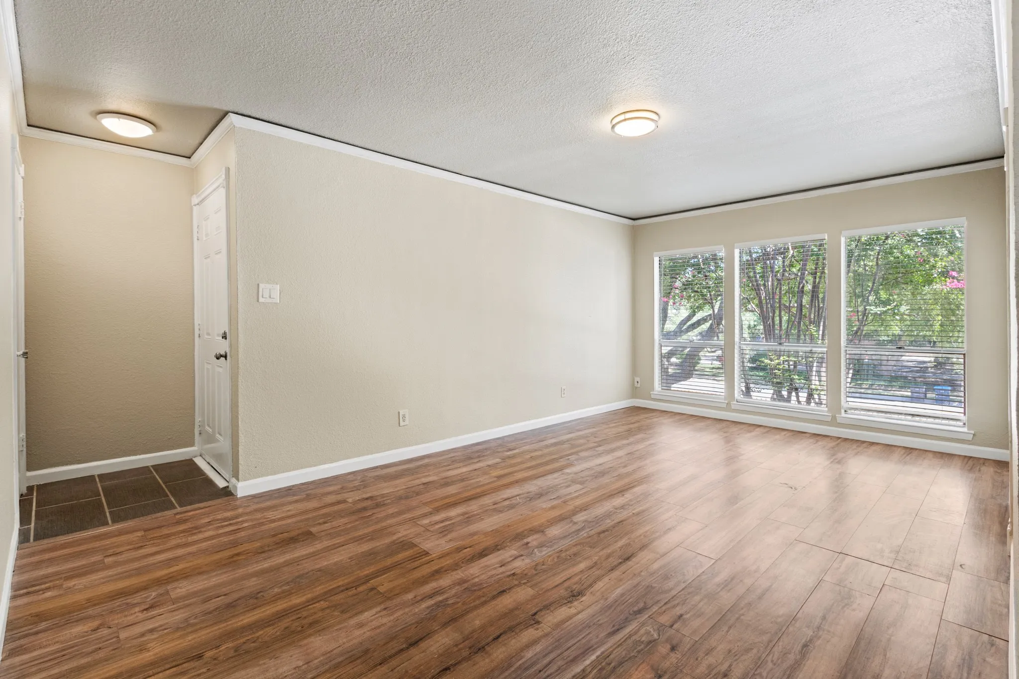 Condominium For Sale in Tarrant County , 5634 Boca Raton Boulevard 209, Fort Worth, Texas 76112, 2 Bedroom, 2 Bathroom, Garage spaces, 1,069 Sqft, built in 1972, mls#21197229, Real Estate Agent in Fort Worth, Homes For Sale in Tarrant county, Homes For Sale in Fort Worth, Realtor in Fort Worth Texas, Real Estate Brokerage Independent Realty Texas, Luminita Cordes Realtor