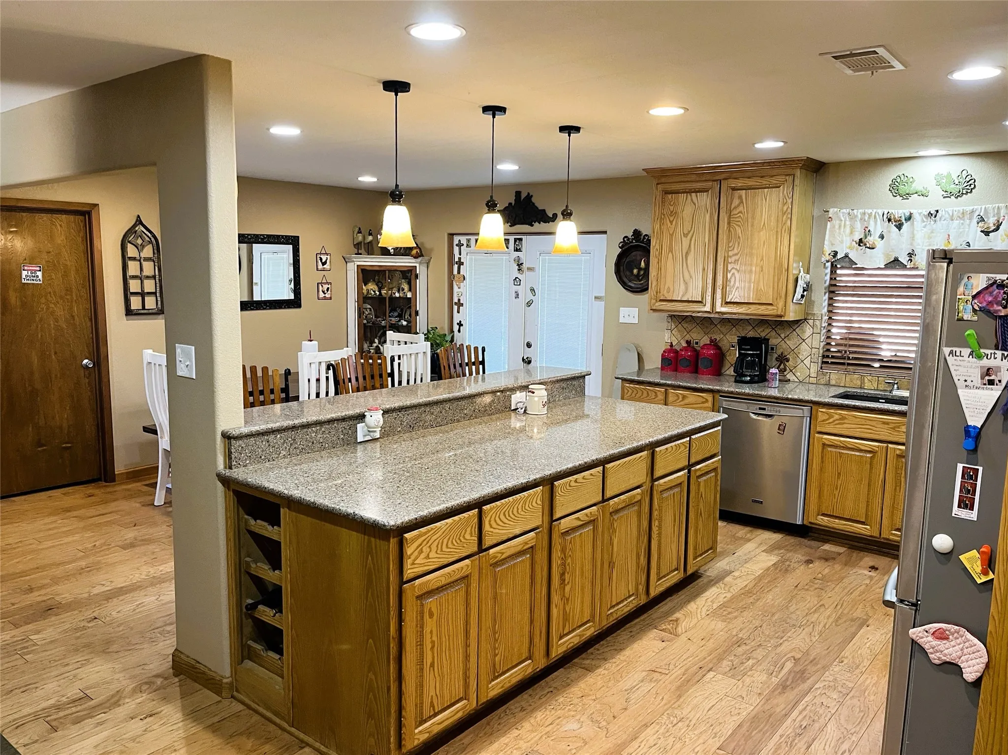 Single Family Residence For Sale in Limestone County , 203 Jane Street, Groesbeck, Texas 76642, 3 Bedroom, 3 Bathroom, 2 Garage spaces, 2,761 Sqft, built in 1981, mls#21184605, Real Estate Agent in Groesbeck, Homes For Sale in Limestone county, Homes For Sale in Groesbeck, Realtor in Groesbeck Texas, Real Estate Brokerage Independent Realty Texas, Luminita Cordes Realtor