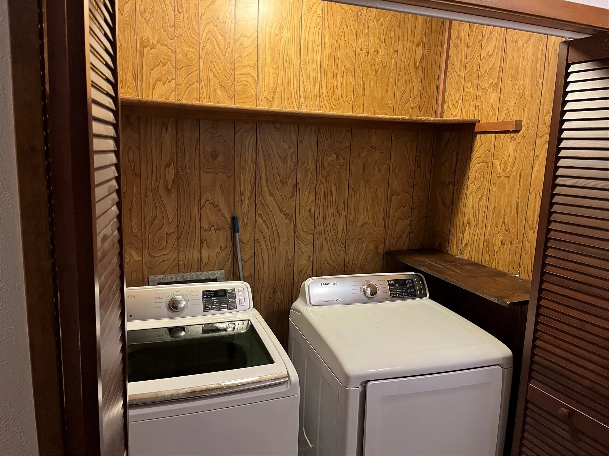 Single Family Residence For Sale in Limestone County , 203 Jane Street, Groesbeck, Texas 76642, 3 Bedroom, 3 Bathroom, 2 Garage spaces, 2,761 Sqft, built in 1981, mls#21184605, Real Estate Agent in Groesbeck, Homes For Sale in Limestone county, Homes For Sale in Groesbeck, Realtor in Groesbeck Texas, Real Estate Brokerage Independent Realty Texas, Luminita Cordes Realtor