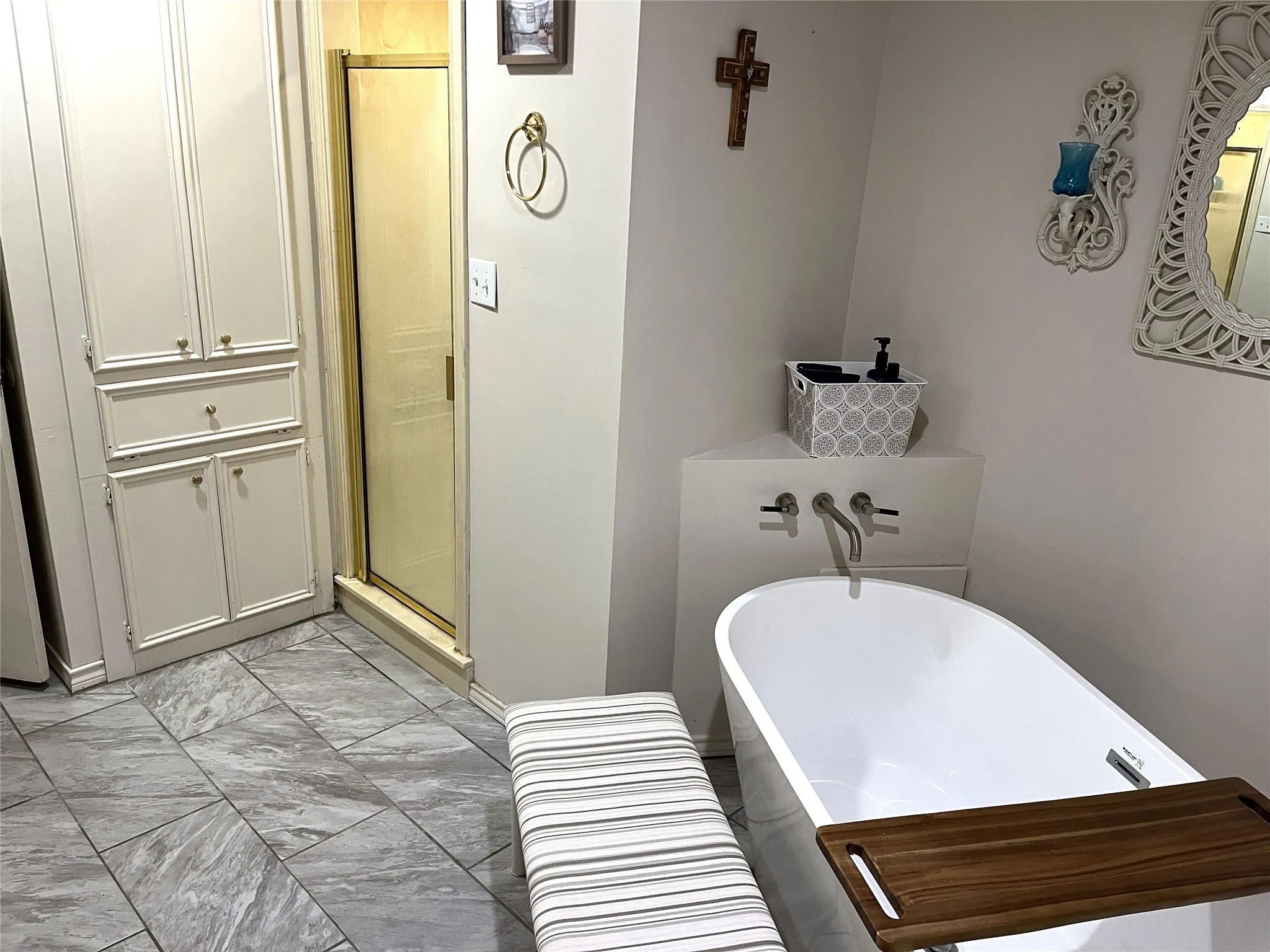 Single Family Residence For Sale in Limestone County , 203 Jane Street, Groesbeck, Texas 76642, 3 Bedroom, 3 Bathroom, 2 Garage spaces, 2,761 Sqft, built in 1981, mls#21184605, Real Estate Agent in Groesbeck, Homes For Sale in Limestone county, Homes For Sale in Groesbeck, Realtor in Groesbeck Texas, Real Estate Brokerage Independent Realty Texas, Luminita Cordes Realtor