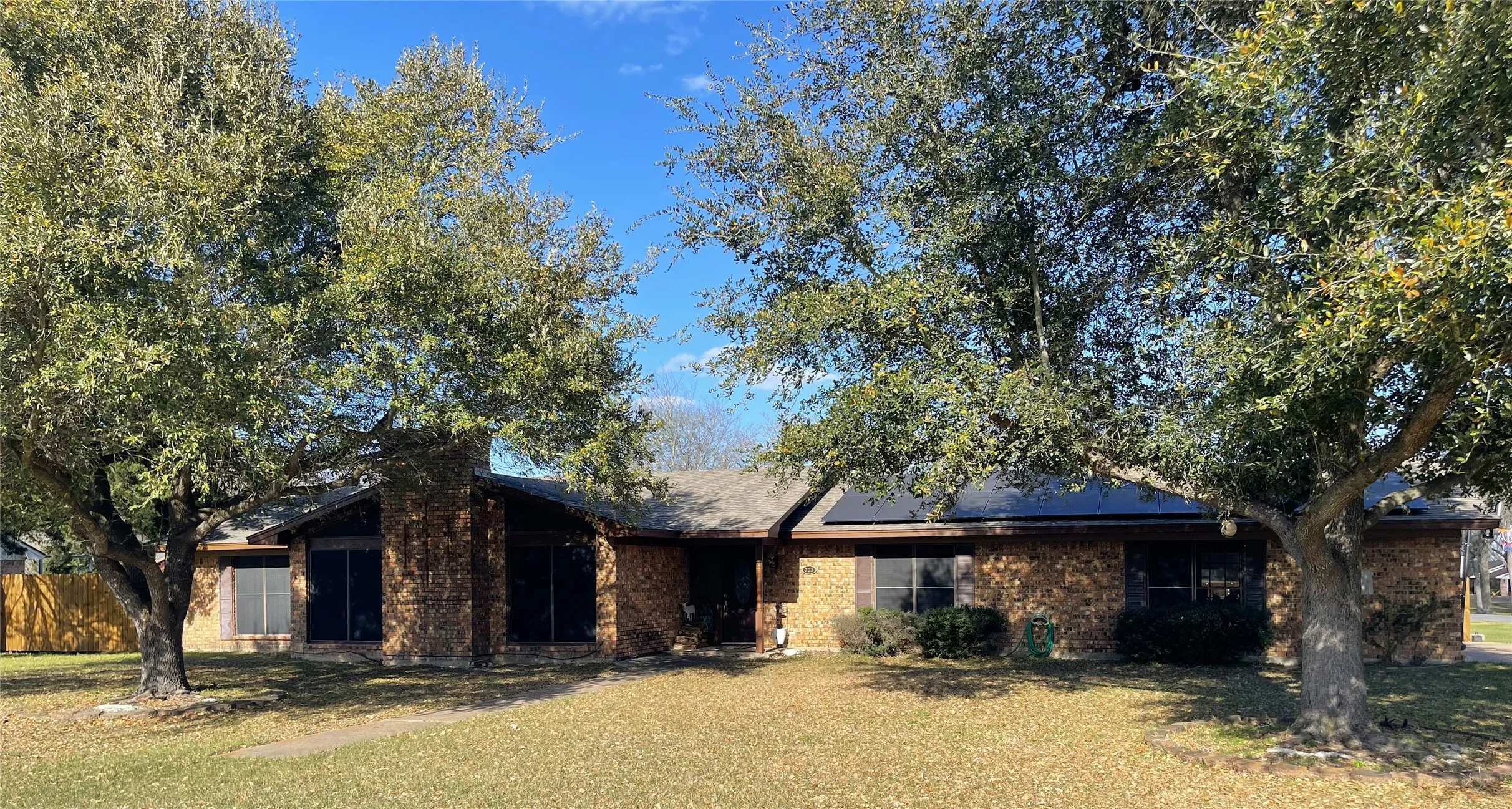 Single Family Residence For Sale in Limestone County , 203 Jane Street, Groesbeck, Texas 76642, 3 Bedroom, 3 Bathroom, 2 Garage spaces, 2,761 Sqft, built in 1981, mls#21184605, Real Estate Agent in Groesbeck, Homes For Sale in Limestone county, Homes For Sale in Groesbeck, Realtor in Groesbeck Texas, Real Estate Brokerage Independent Realty Texas, Luminita Cordes Realtor