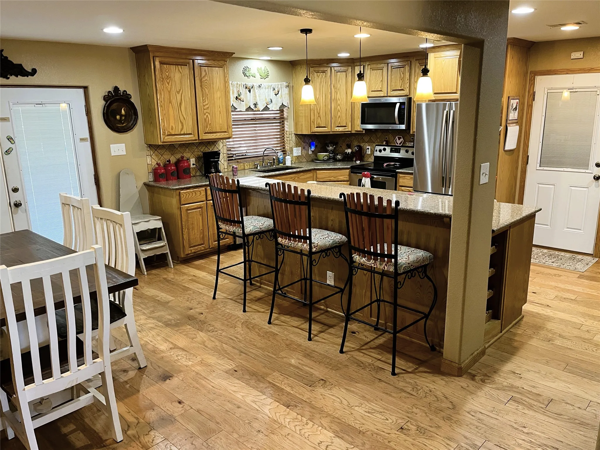 Single Family Residence For Sale in Limestone County , 203 Jane Street, Groesbeck, Texas 76642, 3 Bedroom, 3 Bathroom, 2 Garage spaces, 2,761 Sqft, built in 1981, mls#21184605, Real Estate Agent in Groesbeck, Homes For Sale in Limestone county, Homes For Sale in Groesbeck, Realtor in Groesbeck Texas, Real Estate Brokerage Independent Realty Texas, Luminita Cordes Realtor