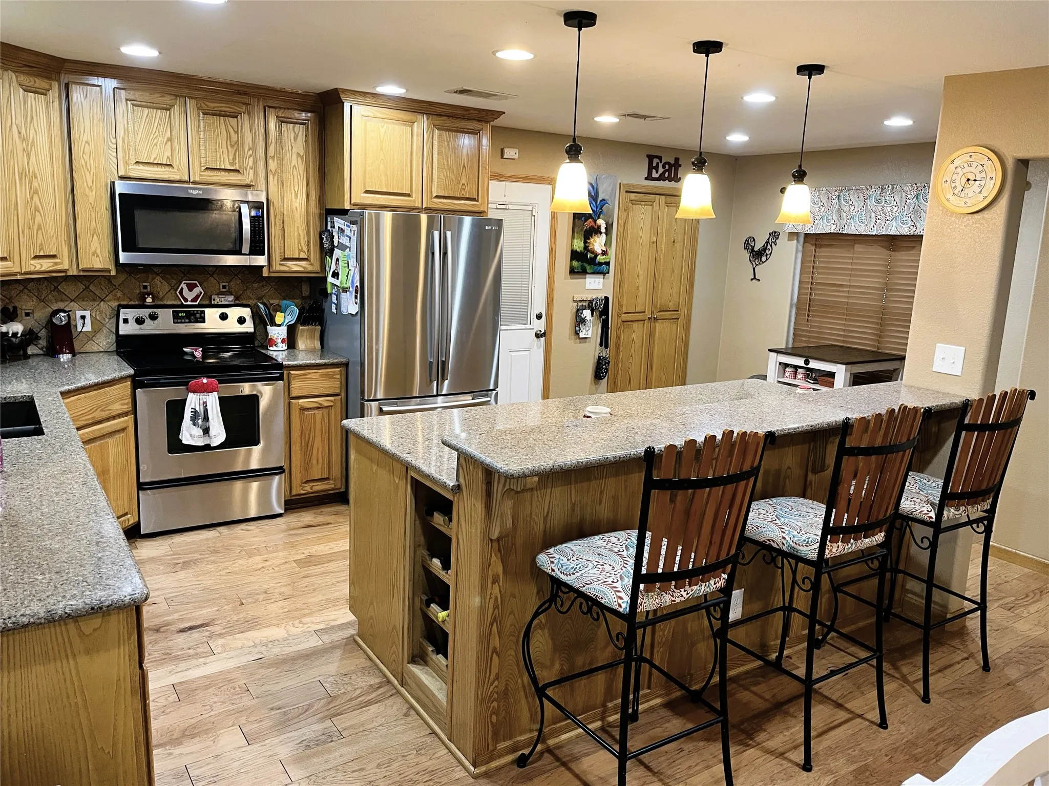 Single Family Residence For Sale in Limestone County , 203 Jane Street, Groesbeck, Texas 76642, 3 Bedroom, 3 Bathroom, 2 Garage spaces, 2,761 Sqft, built in 1981, mls#21184605, Real Estate Agent in Groesbeck, Homes For Sale in Limestone county, Homes For Sale in Groesbeck, Realtor in Groesbeck Texas, Real Estate Brokerage Independent Realty Texas, Luminita Cordes Realtor
