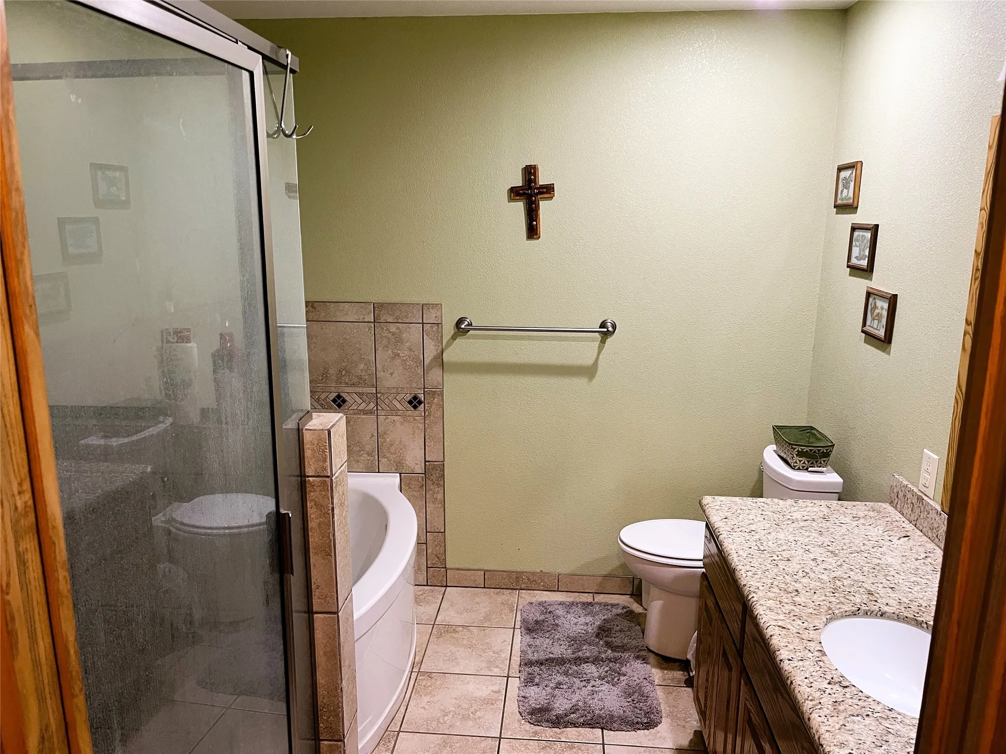 Ensuite bath with tub & Separate Shower