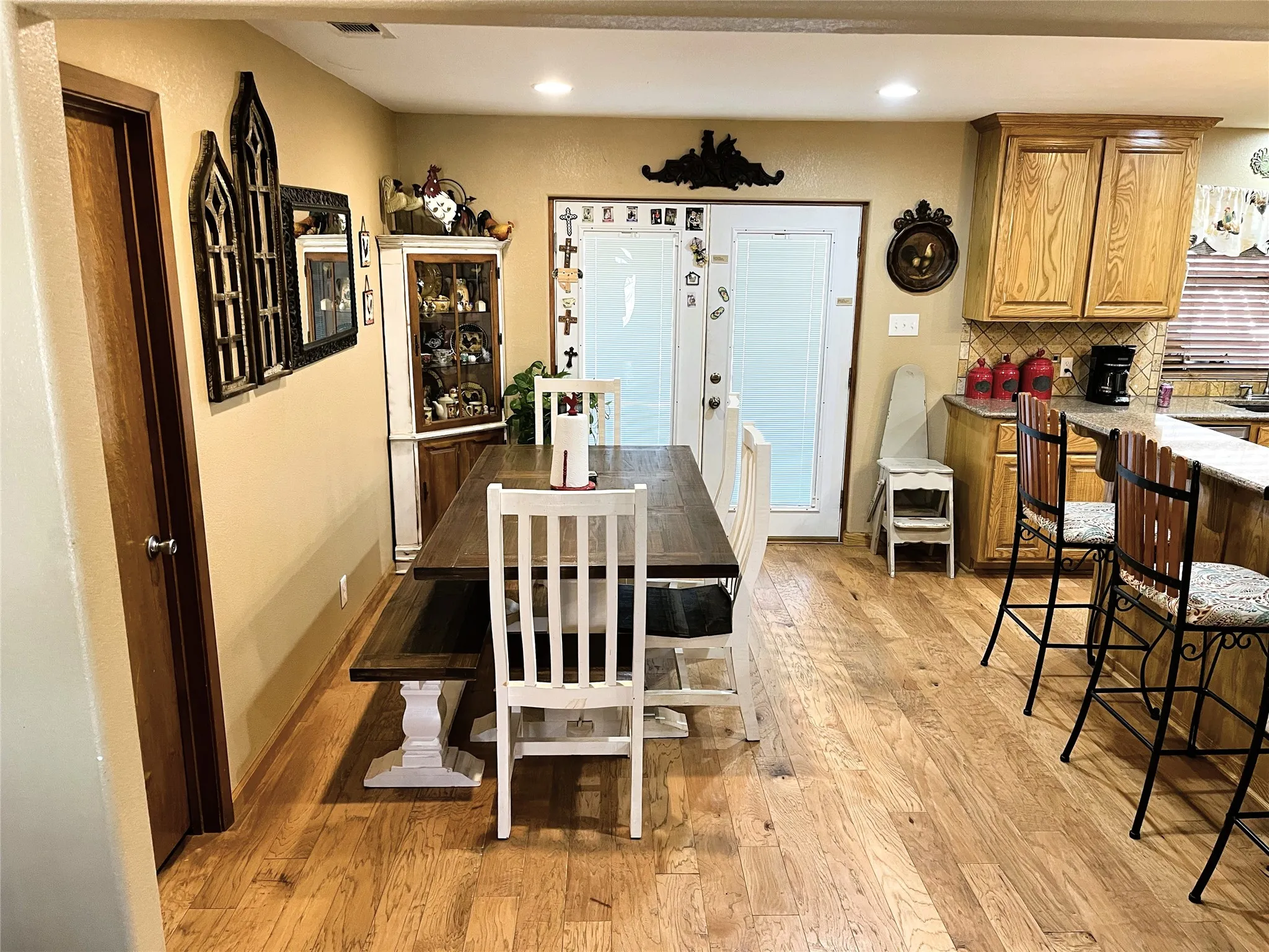 Single Family Residence For Sale in Limestone County , 203 Jane Street, Groesbeck, Texas 76642, 3 Bedroom, 3 Bathroom, 2 Garage spaces, 2,761 Sqft, built in 1981, mls#21184605, Real Estate Agent in Groesbeck, Homes For Sale in Limestone county, Homes For Sale in Groesbeck, Realtor in Groesbeck Texas, Real Estate Brokerage Independent Realty Texas, Luminita Cordes Realtor