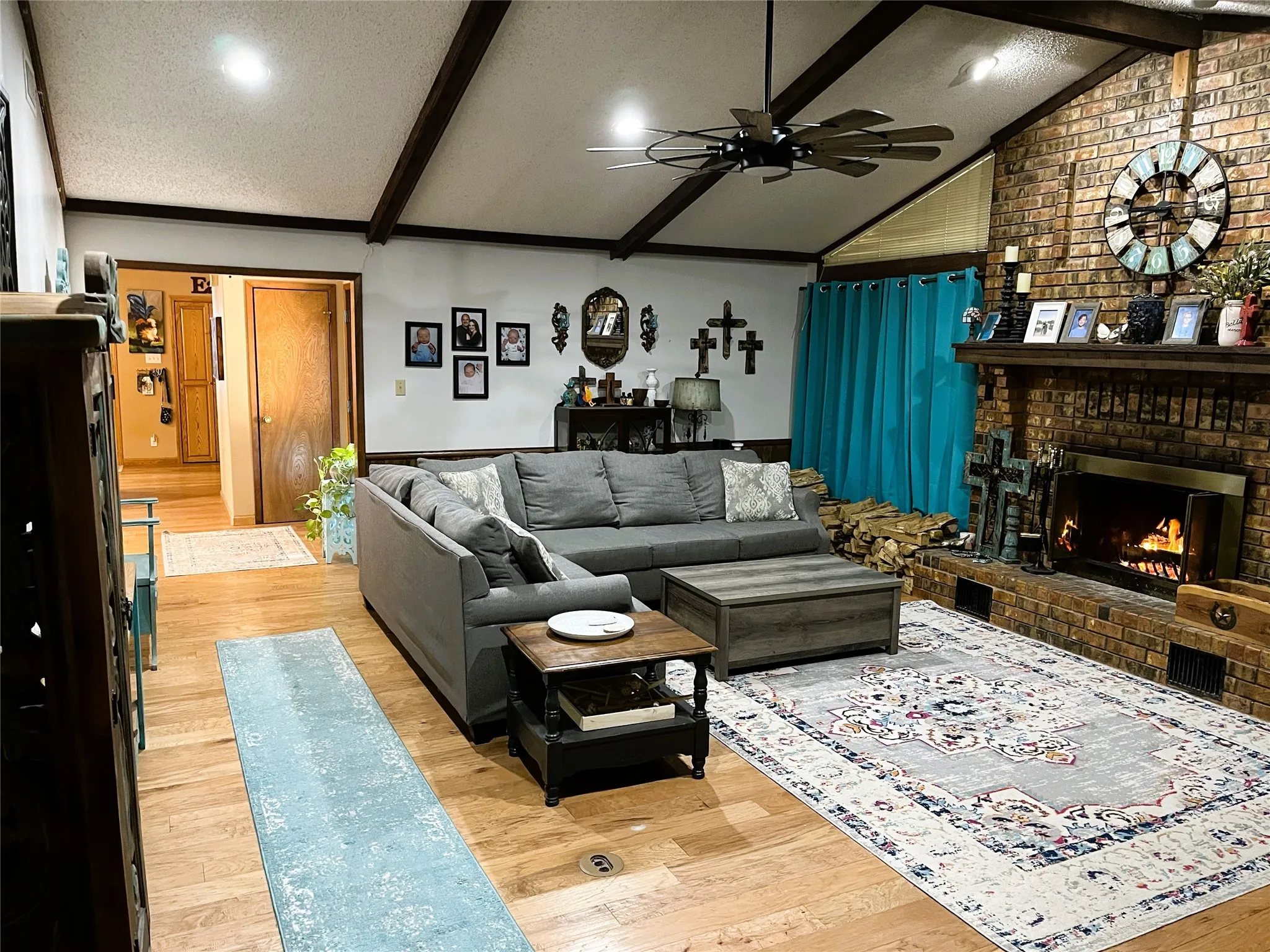 Single Family Residence For Sale in Limestone County , 203 Jane Street, Groesbeck, Texas 76642, 3 Bedroom, 3 Bathroom, 2 Garage spaces, 2,761 Sqft, built in 1981, mls#21184605, Real Estate Agent in Groesbeck, Homes For Sale in Limestone county, Homes For Sale in Groesbeck, Realtor in Groesbeck Texas, Real Estate Brokerage Independent Realty Texas, Luminita Cordes Realtor