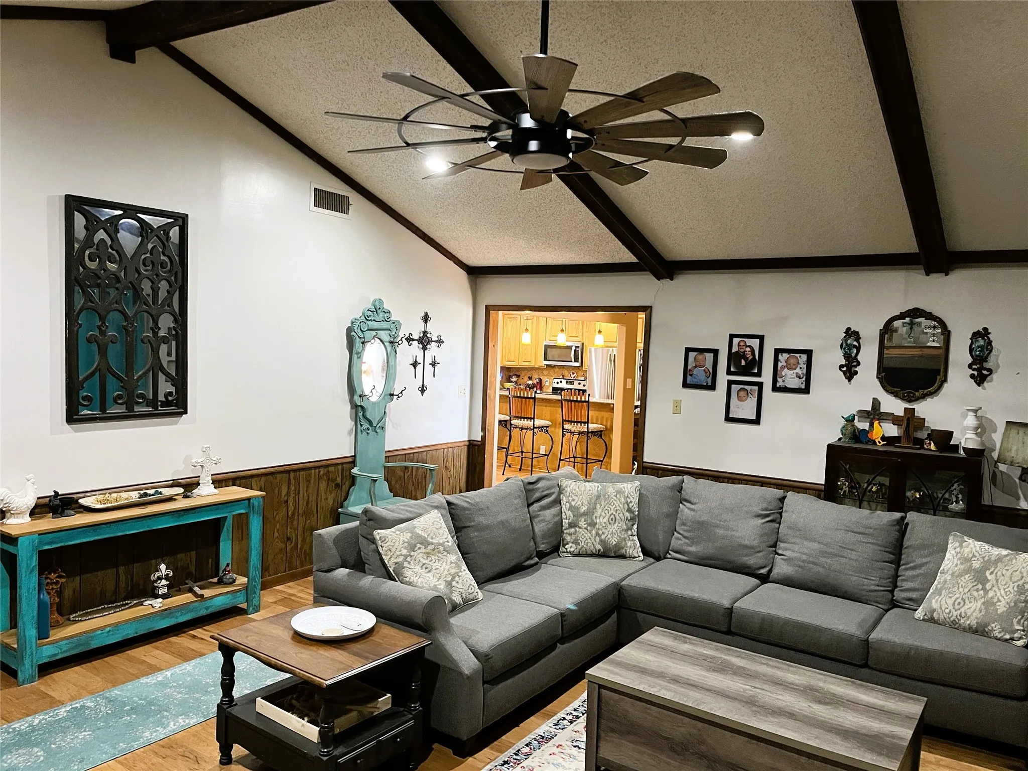 Single Family Residence For Sale in Limestone County , 203 Jane Street, Groesbeck, Texas 76642, 3 Bedroom, 3 Bathroom, 2 Garage spaces, 2,761 Sqft, built in 1981, mls#21184605, Real Estate Agent in Groesbeck, Homes For Sale in Limestone county, Homes For Sale in Groesbeck, Realtor in Groesbeck Texas, Real Estate Brokerage Independent Realty Texas, Luminita Cordes Realtor