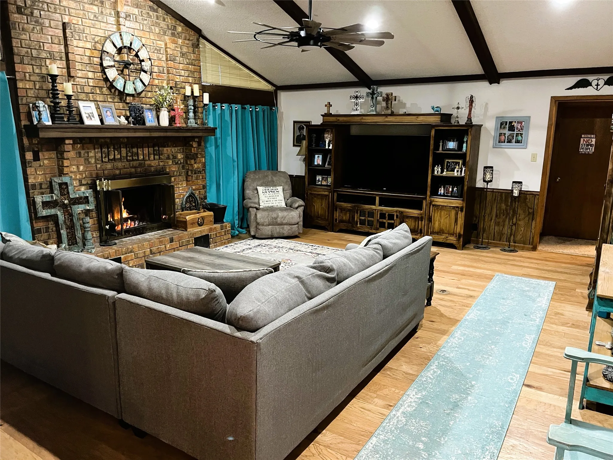 Single Family Residence For Sale in Limestone County , 203 Jane Street, Groesbeck, Texas 76642, 3 Bedroom, 3 Bathroom, 2 Garage spaces, 2,761 Sqft, built in 1981, mls#21184605, Real Estate Agent in Groesbeck, Homes For Sale in Limestone county, Homes For Sale in Groesbeck, Realtor in Groesbeck Texas, Real Estate Brokerage Independent Realty Texas, Luminita Cordes Realtor