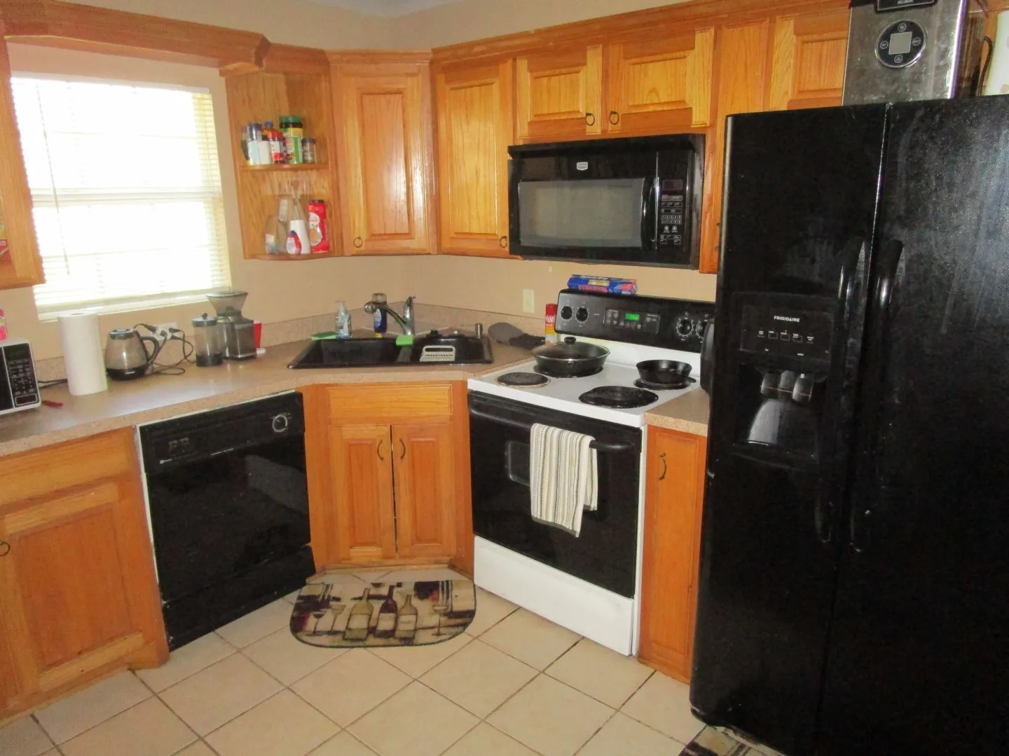 Single Family Residence For Sale in Tarrant County , 5204 Curzon Avenue, Fort Worth, Texas 76107, 3 Bedroom, 1 Bathroom, Garage spaces, 1,007 Sqft, built in 1951, mls#21197245, Real Estate Agent in Fort Worth, Homes For Sale in Tarrant county, Homes For Sale in Fort Worth, Realtor in Fort Worth Texas, Real Estate Brokerage Independent Realty Texas, Luminita Cordes Realtor