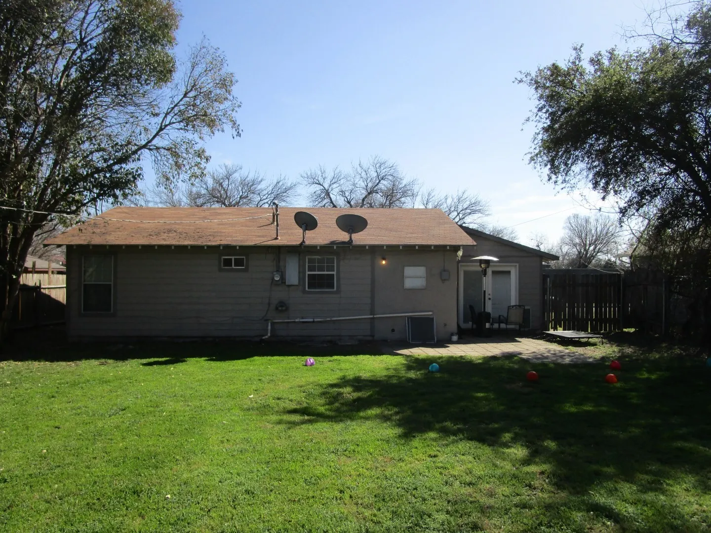 Single Family Residence For Sale in Tarrant County , 5204 Curzon Avenue, Fort Worth, Texas 76107, 3 Bedroom, 1 Bathroom, Garage spaces, 1,007 Sqft, built in 1951, mls#21197245, Real Estate Agent in Fort Worth, Homes For Sale in Tarrant county, Homes For Sale in Fort Worth, Realtor in Fort Worth Texas, Real Estate Brokerage Independent Realty Texas, Luminita Cordes Realtor
