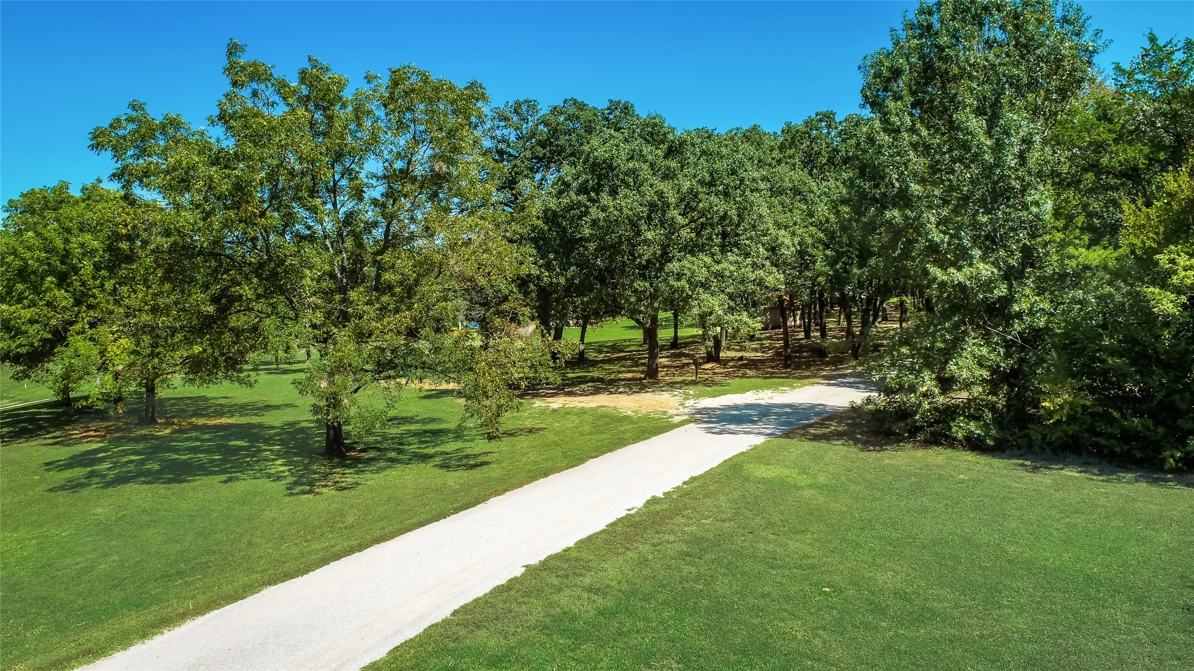 Single Family Residence For Sale in Tarrant County , 3325 Creek Road, Keller, Texas 76248, 3 Bedroom, 5 Bathroom, 3 Garage spaces, 3,470 Sqft, built in 1997, Preowned, mls#21197237, Real Estate Agent in Keller, Homes For Sale in Tarrant county, Homes For Sale in Keller, Realtor in Keller Texas, Real Estate Brokerage Independent Realty Texas, Luminita Cordes Realtor