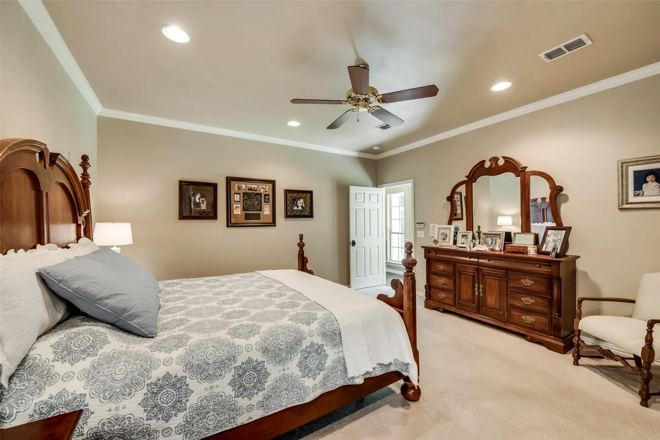 Single Family Residence For Sale in Tarrant County , 3325 Creek Road, Keller, Texas 76248, 3 Bedroom, 5 Bathroom, 3 Garage spaces, 3,470 Sqft, built in 1997, Preowned, mls#21197237, Real Estate Agent in Keller, Homes For Sale in Tarrant county, Homes For Sale in Keller, Realtor in Keller Texas, Real Estate Brokerage Independent Realty Texas, Luminita Cordes Realtor