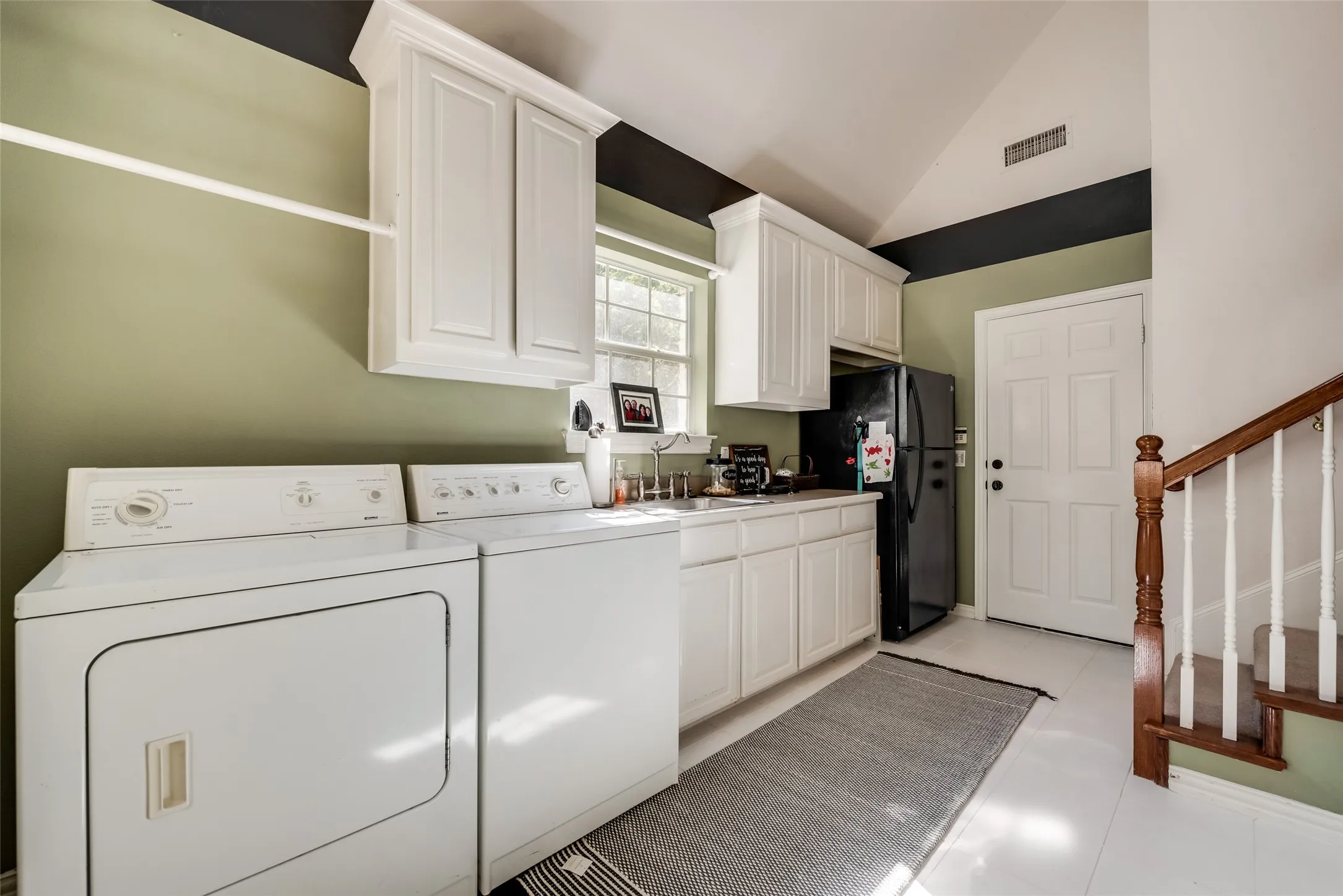 Single Family Residence For Sale in Tarrant County , 3325 Creek Road, Keller, Texas 76248, 3 Bedroom, 5 Bathroom, 3 Garage spaces, 3,470 Sqft, built in 1997, Preowned, mls#21197237, Real Estate Agent in Keller, Homes For Sale in Tarrant county, Homes For Sale in Keller, Realtor in Keller Texas, Real Estate Brokerage Independent Realty Texas, Luminita Cordes Realtor