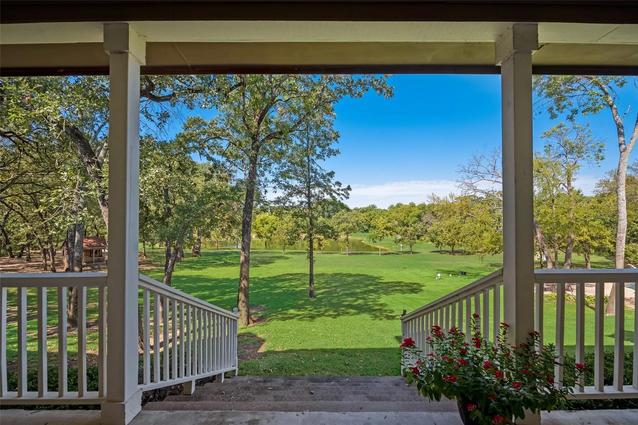 Single Family Residence For Sale in Tarrant County , 3325 Creek Road, Keller, Texas 76248, 3 Bedroom, 5 Bathroom, 3 Garage spaces, 3,470 Sqft, built in 1997, Preowned, mls#21197237, Real Estate Agent in Keller, Homes For Sale in Tarrant county, Homes For Sale in Keller, Realtor in Keller Texas, Real Estate Brokerage Independent Realty Texas, Luminita Cordes Realtor