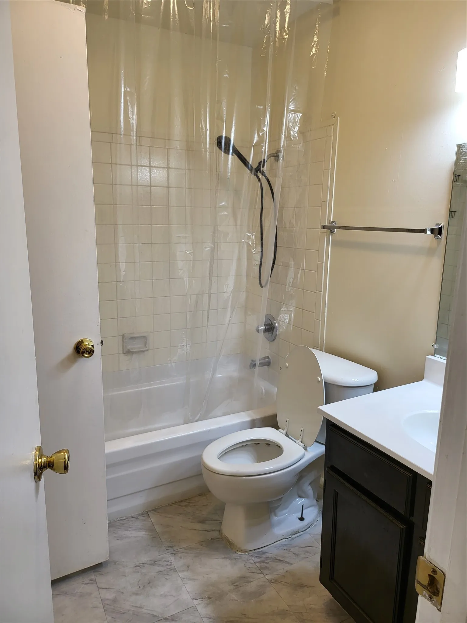 Condominium For Rent in Dallas County , 6900 Skillman Street 111, Dallas, Texas 75231, 2 Bedroom, 2 Bathroom, Garage spaces, 1,024 Sqft, built in 1981, Preowned, mls#21197262, Real Estate Agent in Dallas, Homes For Rent in Dallas county, Homes For Rent in Dallas, Realtor in Dallas Texas, Real Estate Brokerage Independent Realty Texas, Luminita Cordes Realtor