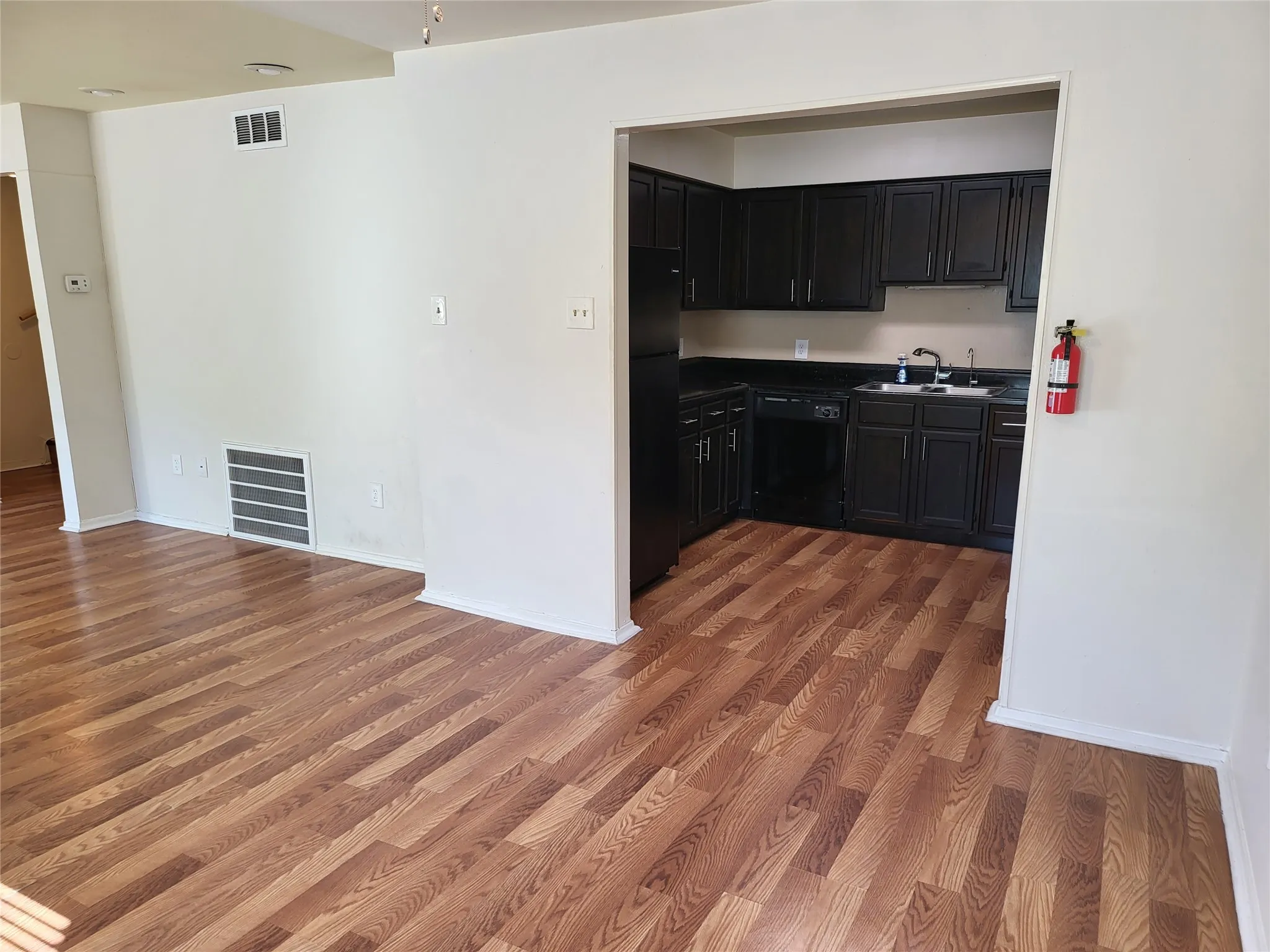 Condominium For Rent in Dallas County , 6900 Skillman Street 111, Dallas, Texas 75231, 2 Bedroom, 2 Bathroom, Garage spaces, 1,024 Sqft, built in 1981, Preowned, mls#21197262, Real Estate Agent in Dallas, Homes For Rent in Dallas county, Homes For Rent in Dallas, Realtor in Dallas Texas, Real Estate Brokerage Independent Realty Texas, Luminita Cordes Realtor