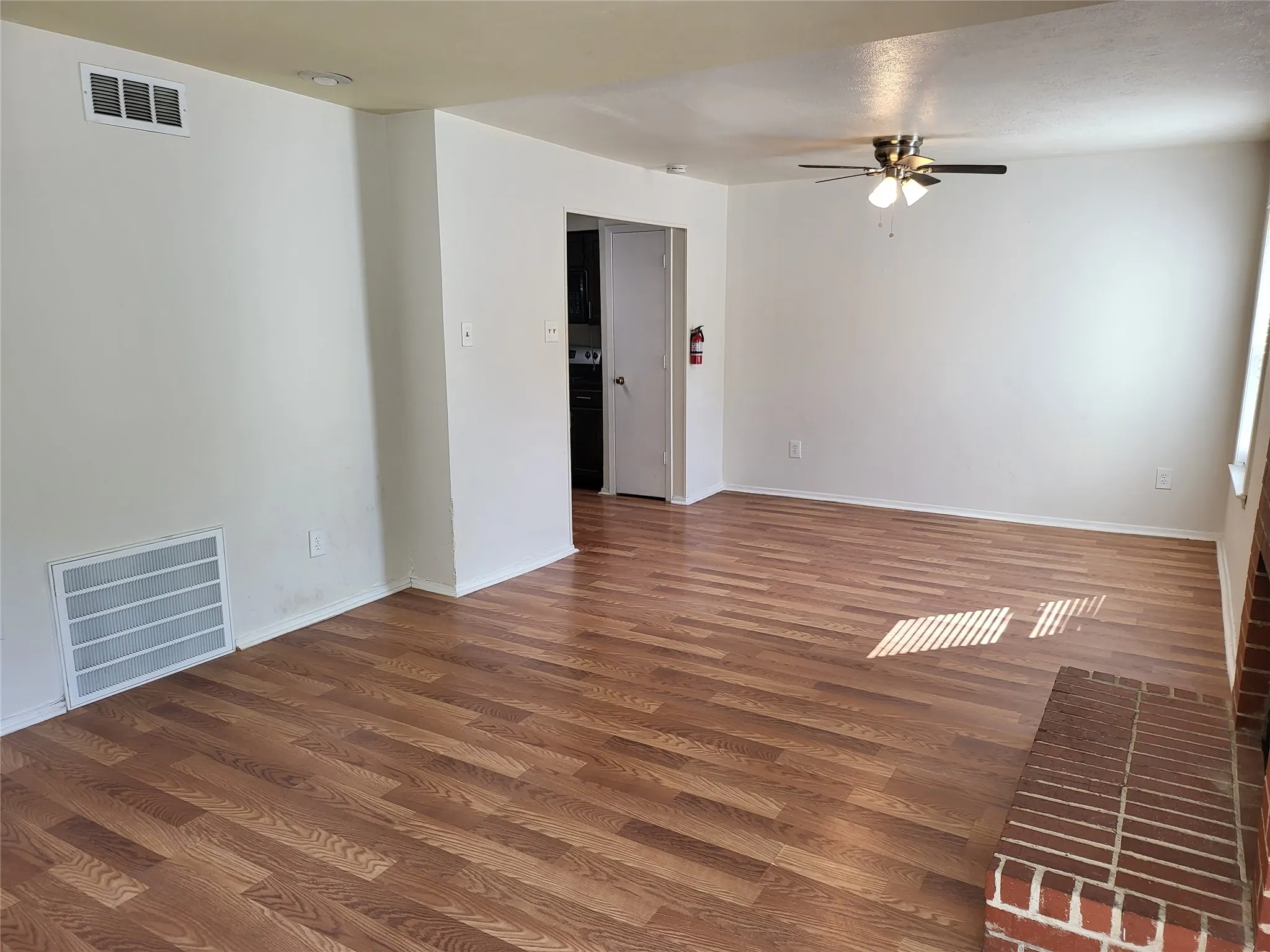 Condominium For Rent in Dallas County , 6900 Skillman Street 111, Dallas, Texas 75231, 2 Bedroom, 2 Bathroom, Garage spaces, 1,024 Sqft, built in 1981, Preowned, mls#21197262, Real Estate Agent in Dallas, Homes For Rent in Dallas county, Homes For Rent in Dallas, Realtor in Dallas Texas, Real Estate Brokerage Independent Realty Texas, Luminita Cordes Realtor