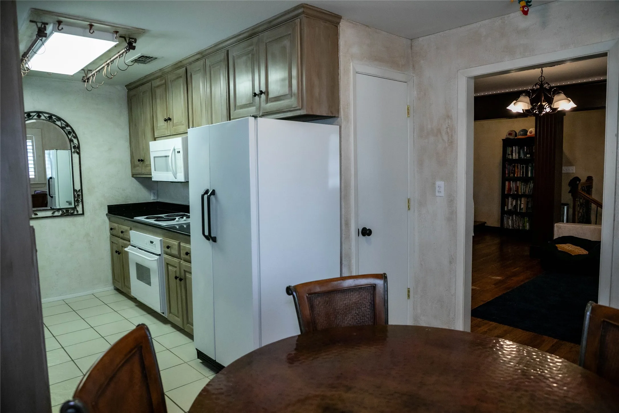 Single Family Residence For Sale in Young County , 917 East Street, Graham, Texas 76450, 4 Bedroom, 4 Bathroom, 2 Garage spaces, 5,151 Sqft, built in 1997, Preowned, mls#21192205, Real Estate Agent in Graham, Homes For Sale in Young county, Homes For Sale in Graham, Realtor in Graham Texas, Real Estate Brokerage Independent Realty Texas, Luminita Cordes Realtor