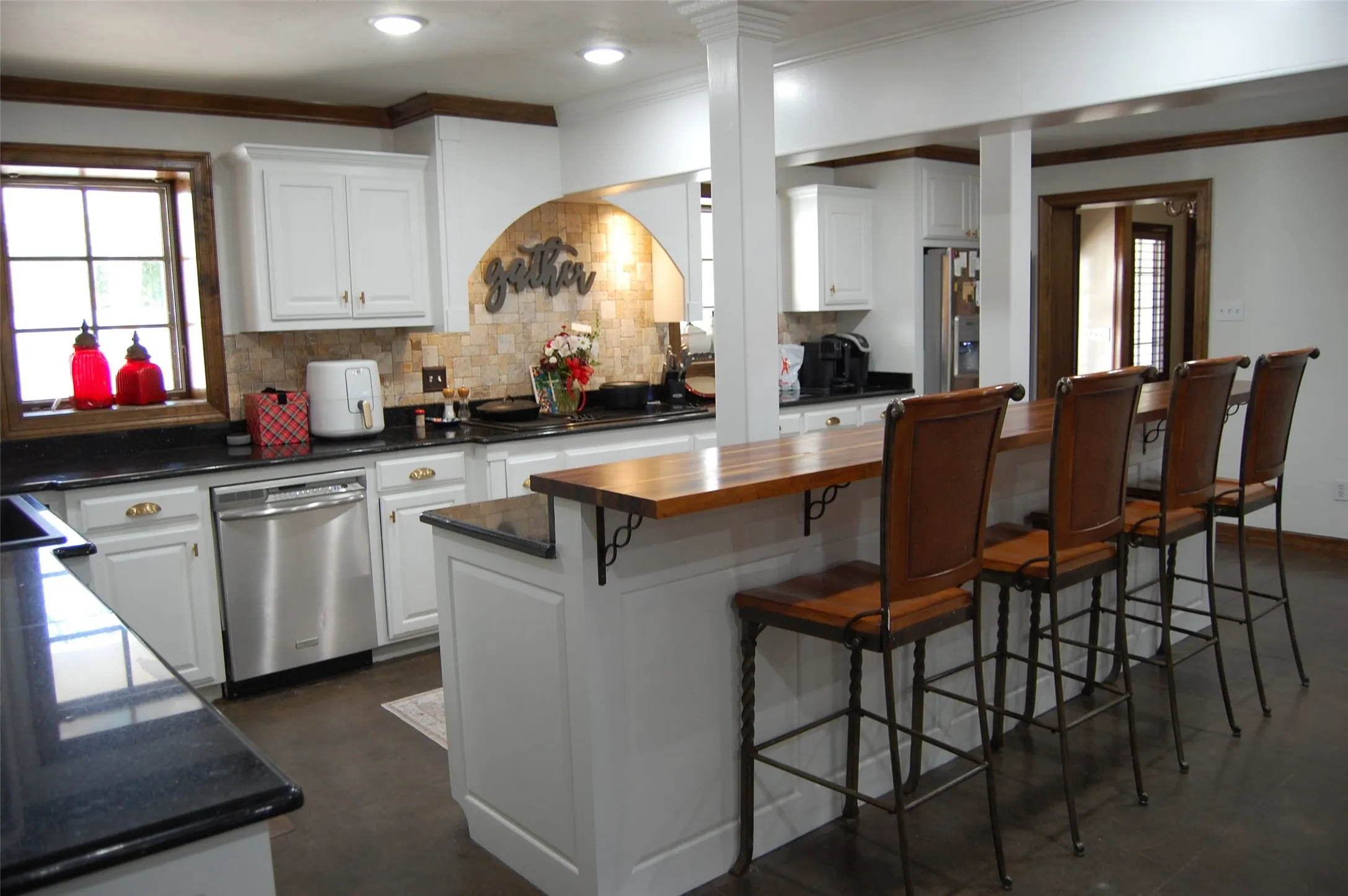Single Family Residence For Sale in Young County , 917 East Street, Graham, Texas 76450, 4 Bedroom, 4 Bathroom, 2 Garage spaces, 5,151 Sqft, built in 1997, Preowned, mls#21192205, Real Estate Agent in Graham, Homes For Sale in Young county, Homes For Sale in Graham, Realtor in Graham Texas, Real Estate Brokerage Independent Realty Texas, Luminita Cordes Realtor
