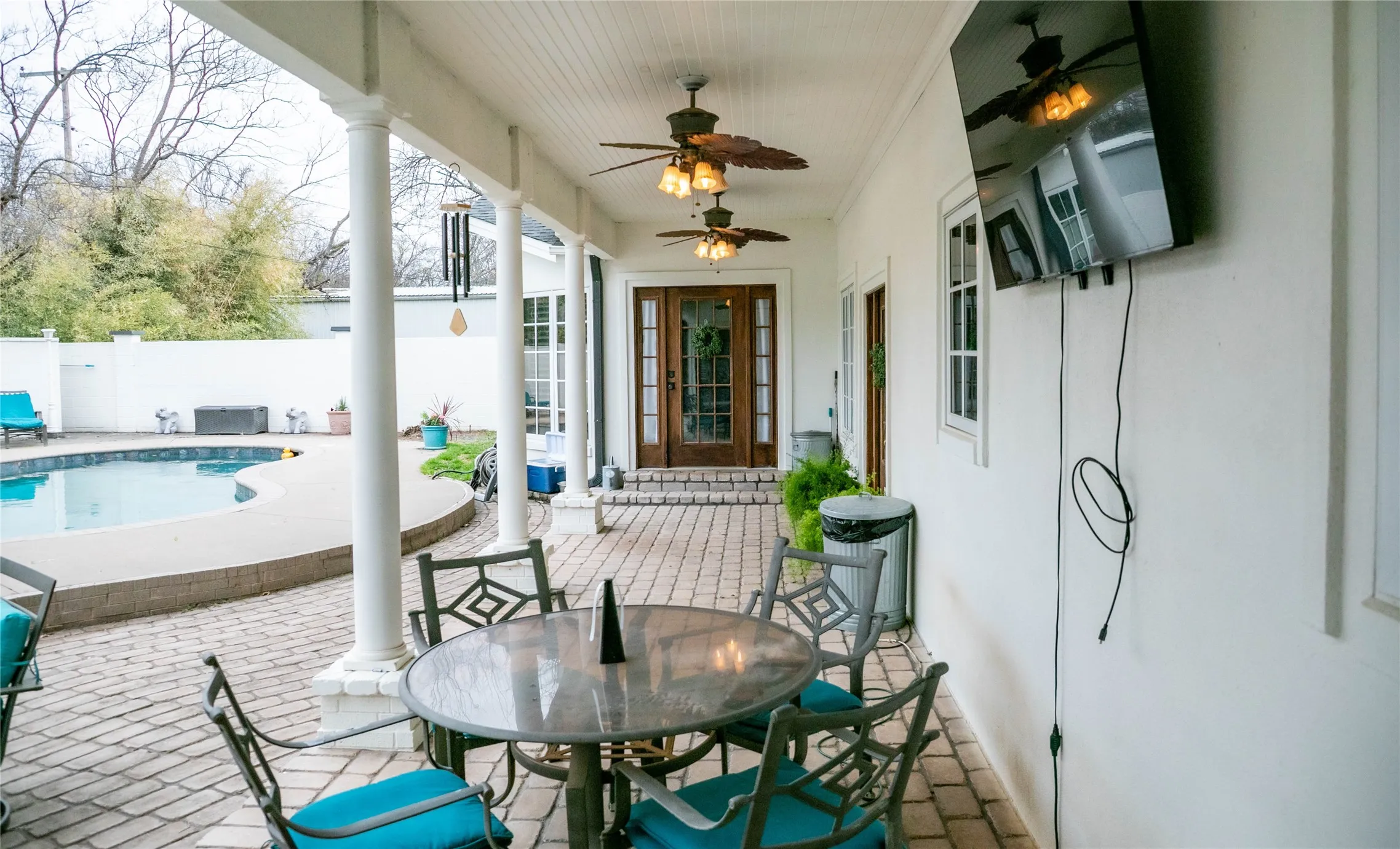 Single Family Residence For Sale in Young County , 917 East Street, Graham, Texas 76450, 4 Bedroom, 4 Bathroom, 2 Garage spaces, 5,151 Sqft, built in 1997, Preowned, mls#21192205, Real Estate Agent in Graham, Homes For Sale in Young county, Homes For Sale in Graham, Realtor in Graham Texas, Real Estate Brokerage Independent Realty Texas, Luminita Cordes Realtor