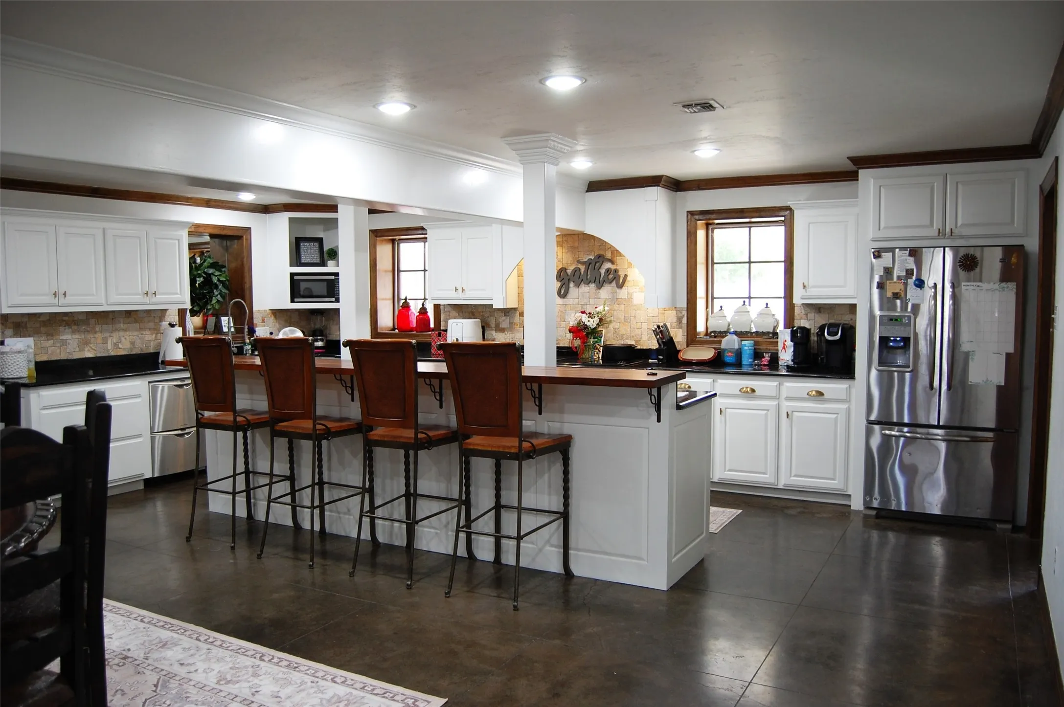 Single Family Residence For Sale in Young County , 917 East Street, Graham, Texas 76450, 4 Bedroom, 4 Bathroom, 2 Garage spaces, 5,151 Sqft, built in 1997, Preowned, mls#21192205, Real Estate Agent in Graham, Homes For Sale in Young county, Homes For Sale in Graham, Realtor in Graham Texas, Real Estate Brokerage Independent Realty Texas, Luminita Cordes Realtor