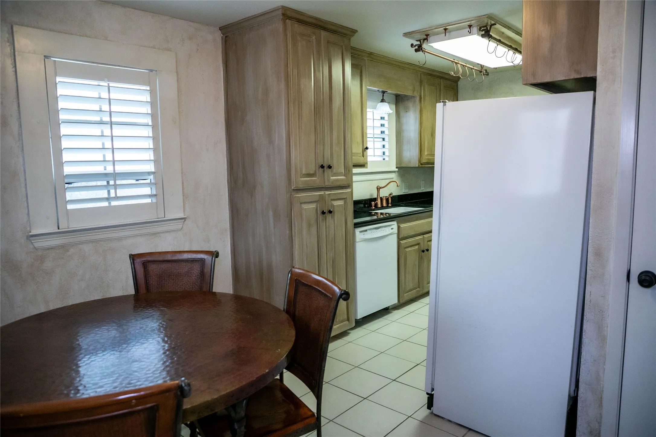 Single Family Residence For Sale in Young County , 917 East Street, Graham, Texas 76450, 4 Bedroom, 4 Bathroom, 2 Garage spaces, 5,151 Sqft, built in 1997, Preowned, mls#21192205, Real Estate Agent in Graham, Homes For Sale in Young county, Homes For Sale in Graham, Realtor in Graham Texas, Real Estate Brokerage Independent Realty Texas, Luminita Cordes Realtor
