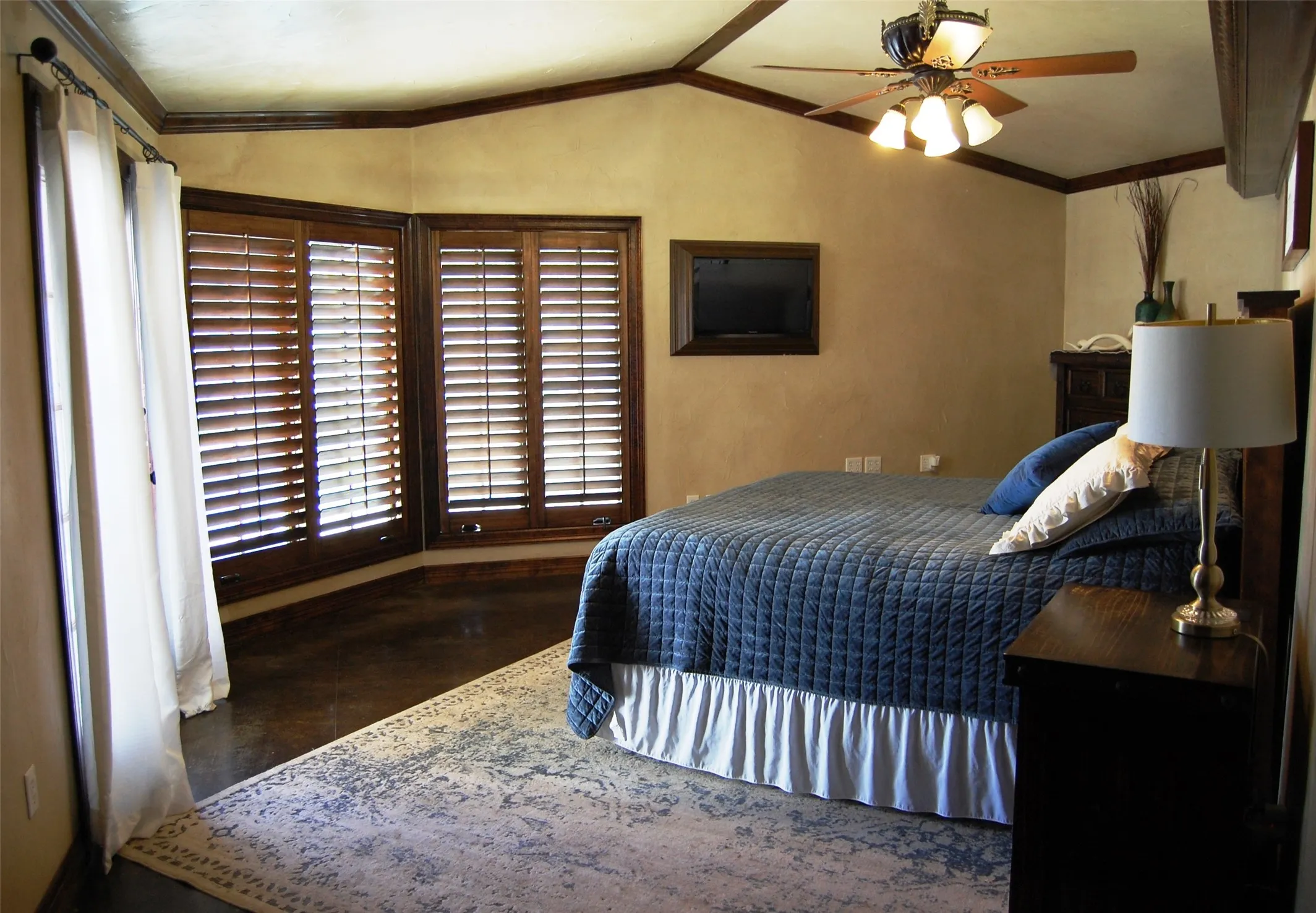 Single Family Residence For Sale in Young County , 917 East Street, Graham, Texas 76450, 4 Bedroom, 4 Bathroom, 2 Garage spaces, 5,151 Sqft, built in 1997, Preowned, mls#21192205, Real Estate Agent in Graham, Homes For Sale in Young county, Homes For Sale in Graham, Realtor in Graham Texas, Real Estate Brokerage Independent Realty Texas, Luminita Cordes Realtor