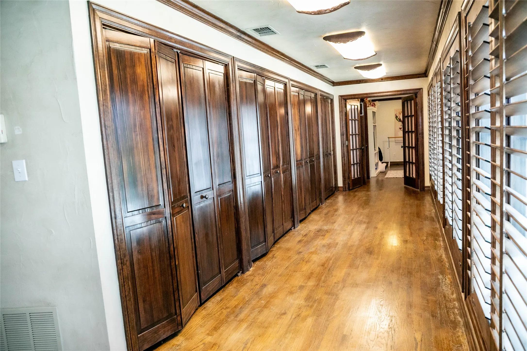 Single Family Residence For Sale in Young County , 917 East Street, Graham, Texas 76450, 4 Bedroom, 4 Bathroom, 2 Garage spaces, 5,151 Sqft, built in 1997, Preowned, mls#21192205, Real Estate Agent in Graham, Homes For Sale in Young county, Homes For Sale in Graham, Realtor in Graham Texas, Real Estate Brokerage Independent Realty Texas, Luminita Cordes Realtor