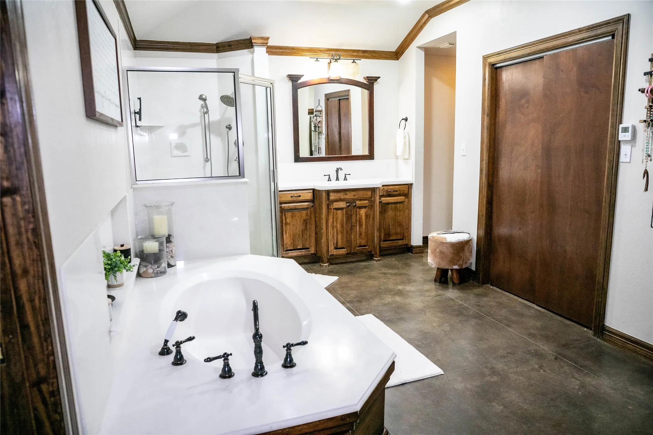 Single Family Residence For Sale in Young County , 917 East Street, Graham, Texas 76450, 4 Bedroom, 4 Bathroom, 2 Garage spaces, 5,151 Sqft, built in 1997, Preowned, mls#21192205, Real Estate Agent in Graham, Homes For Sale in Young county, Homes For Sale in Graham, Realtor in Graham Texas, Real Estate Brokerage Independent Realty Texas, Luminita Cordes Realtor