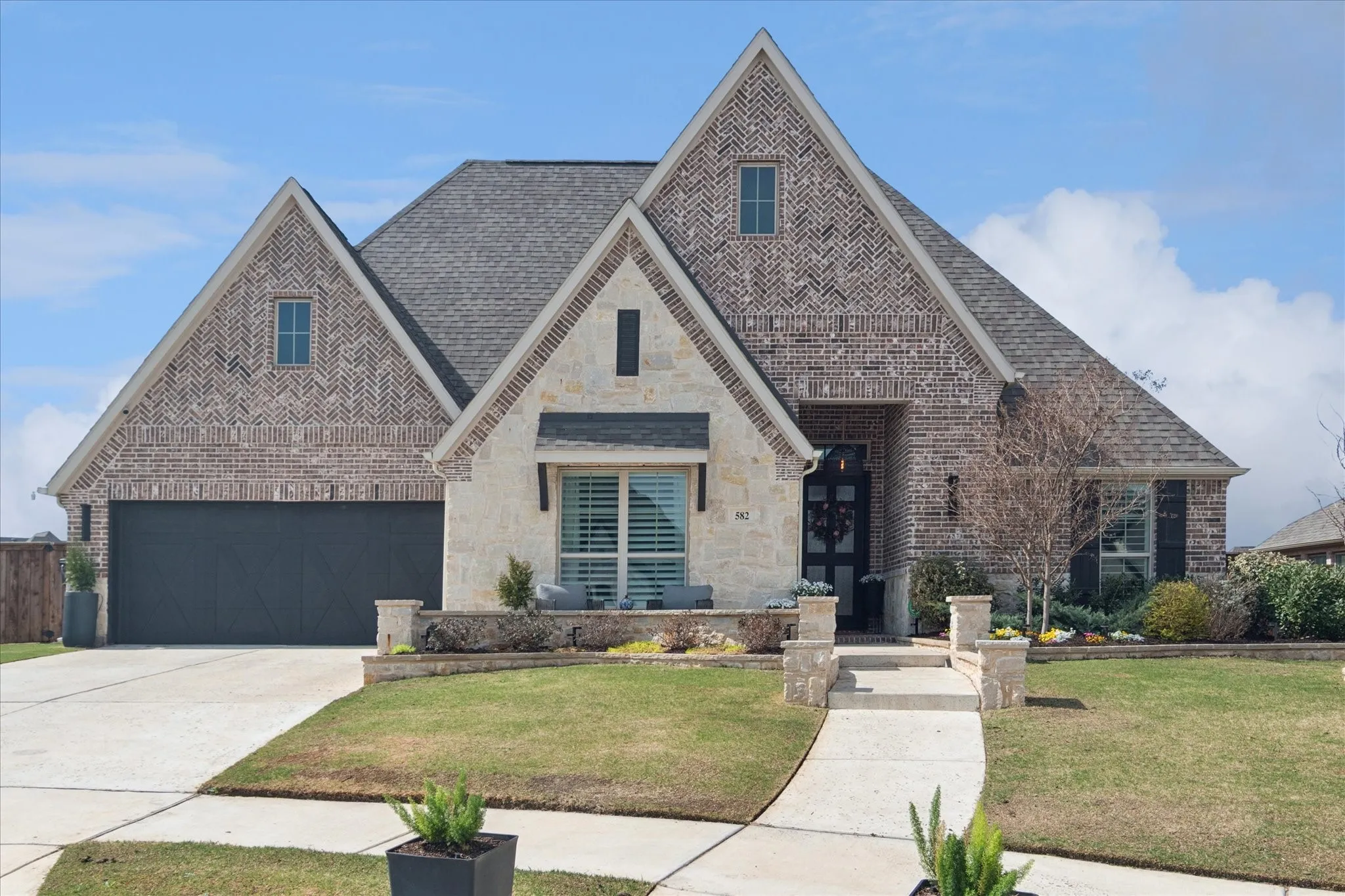 Single Family Residence For Sale in Tarrant County , 582 Broadleaf Way, Haslet, Texas 76052, 4 Bedroom, 4 Bathroom, 3 Garage spaces, 3,494 Sqft, built in 2022, Preowned, mls#21193803, Real Estate Agent in Haslet, Homes For Sale in Tarrant county, Homes For Sale in Haslet, Realtor in Haslet Texas, Real Estate Brokerage Independent Realty Texas, Luminita Cordes Realtor