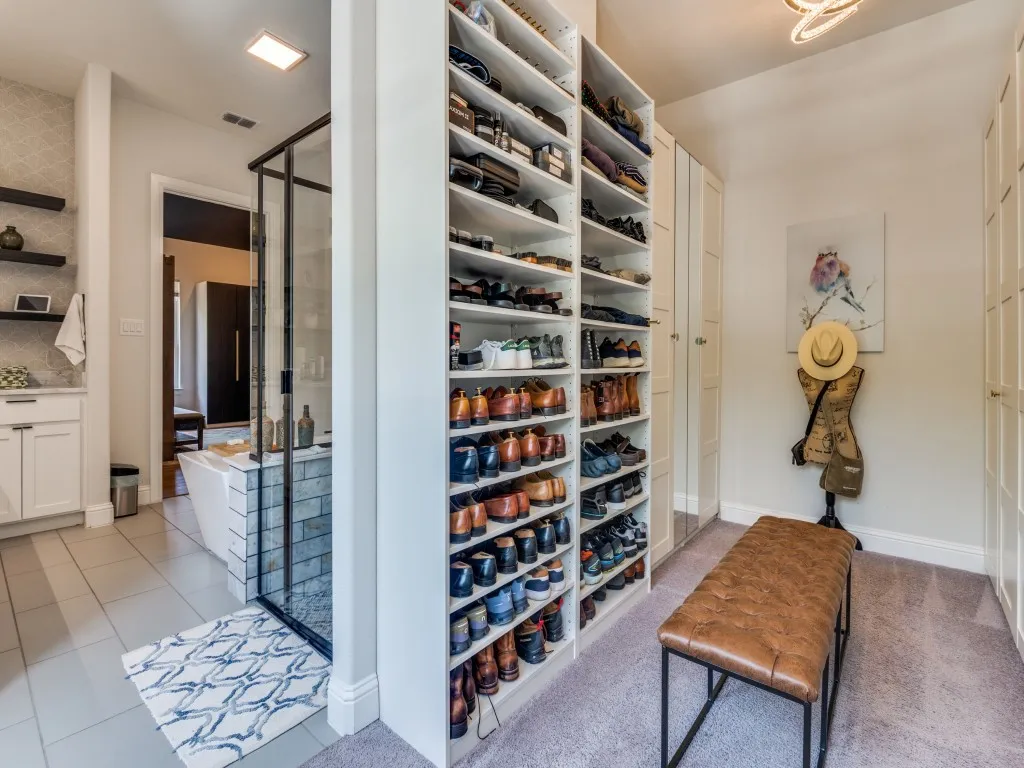 Walk in closet featuring light tile patterned flooring
