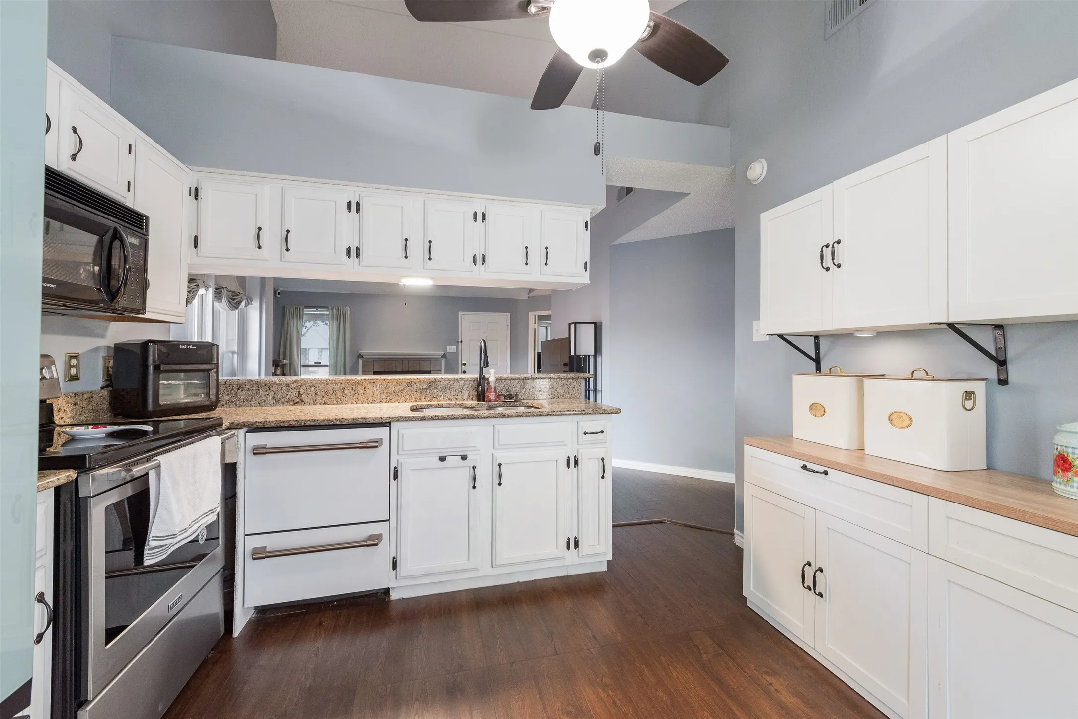 Single Family Residence For Sale in Dallas County , 1144 Morningside Court, Mesquite, Texas 75150, 2 Bedroom, 1 Bathroom, Garage spaces, 908 Sqft, built in 1986, mls#21197123, Real Estate Agent in Mesquite, Homes For Sale in Dallas county, Homes For Sale in Mesquite, Realtor in Mesquite Texas, Real Estate Brokerage Independent Realty Texas, Luminita Cordes Realtor