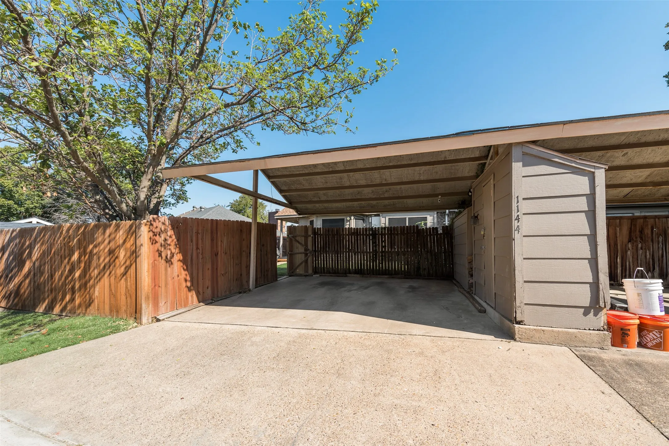 Single Family Residence For Sale in Dallas County , 1144 Morningside Court, Mesquite, Texas 75150, 2 Bedroom, 1 Bathroom, Garage spaces, 908 Sqft, built in 1986, mls#21197123, Real Estate Agent in Mesquite, Homes For Sale in Dallas county, Homes For Sale in Mesquite, Realtor in Mesquite Texas, Real Estate Brokerage Independent Realty Texas, Luminita Cordes Realtor