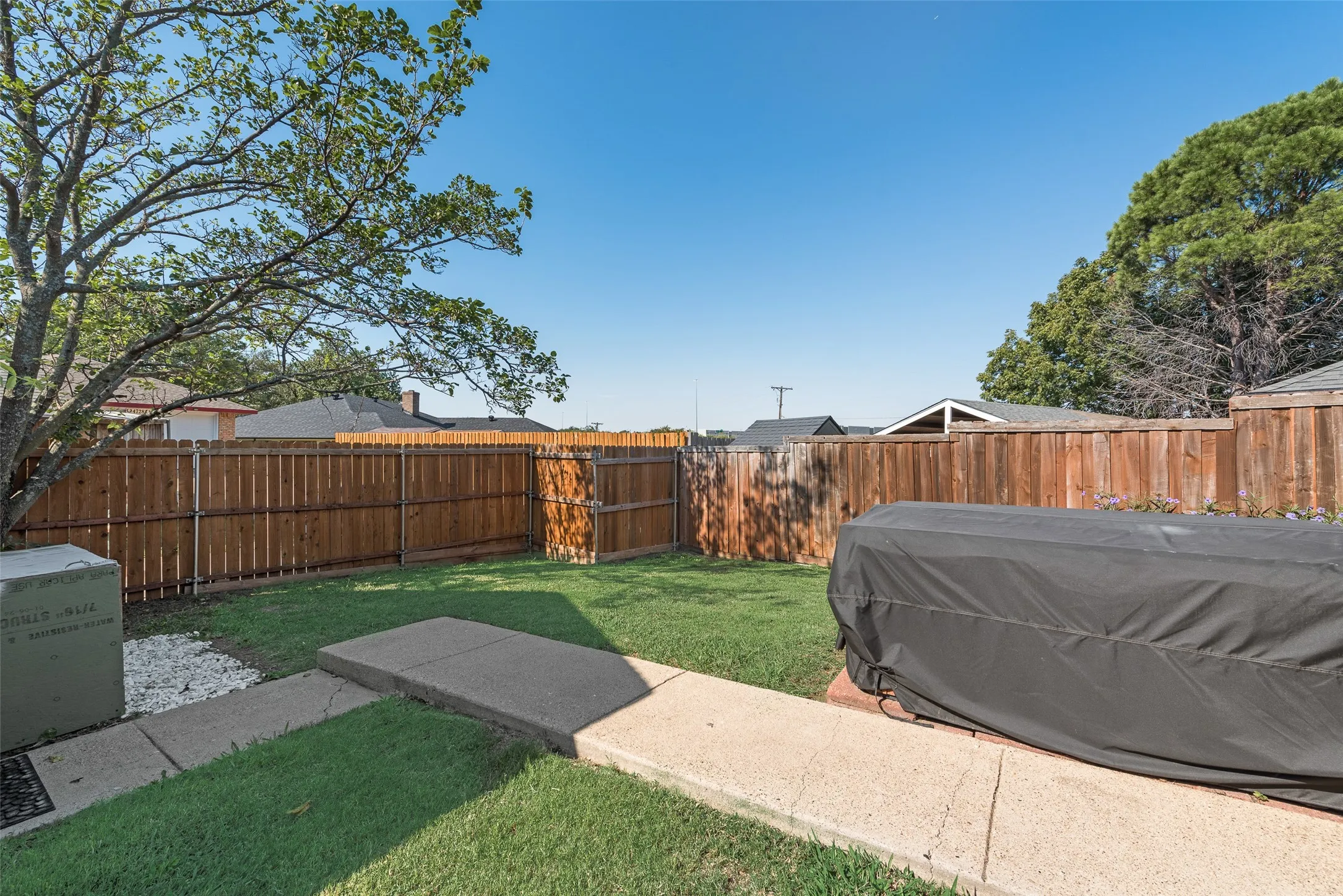 Single Family Residence For Sale in Dallas County , 1144 Morningside Court, Mesquite, Texas 75150, 2 Bedroom, 1 Bathroom, Garage spaces, 908 Sqft, built in 1986, mls#21197123, Real Estate Agent in Mesquite, Homes For Sale in Dallas county, Homes For Sale in Mesquite, Realtor in Mesquite Texas, Real Estate Brokerage Independent Realty Texas, Luminita Cordes Realtor