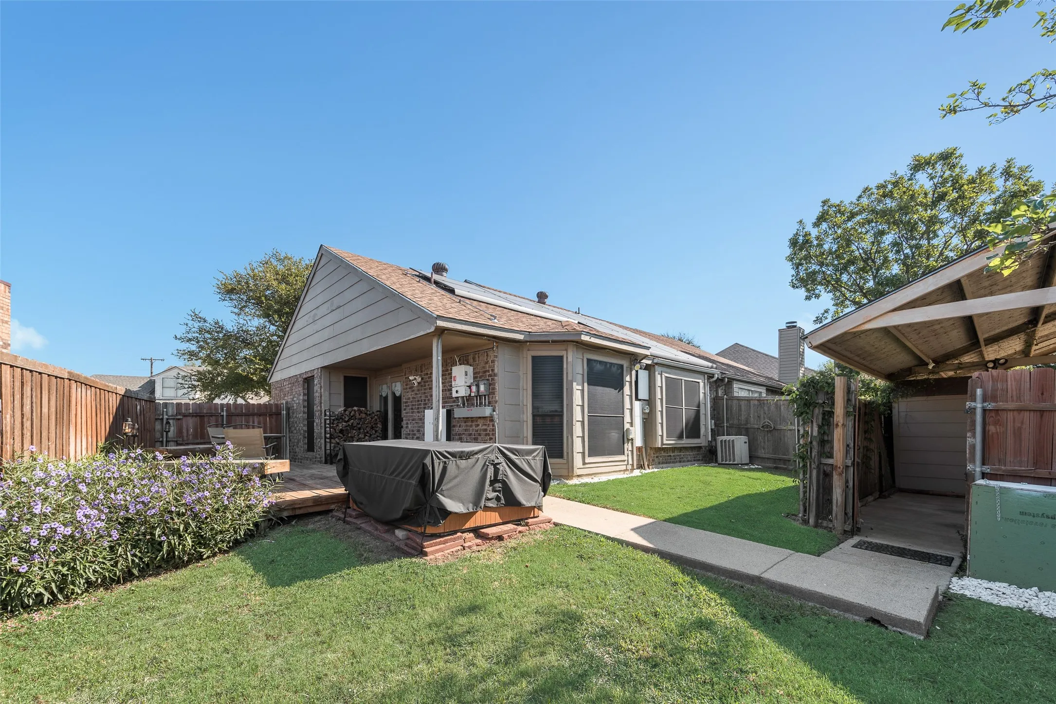 Single Family Residence For Sale in Dallas County , 1144 Morningside Court, Mesquite, Texas 75150, 2 Bedroom, 1 Bathroom, Garage spaces, 908 Sqft, built in 1986, mls#21197123, Real Estate Agent in Mesquite, Homes For Sale in Dallas county, Homes For Sale in Mesquite, Realtor in Mesquite Texas, Real Estate Brokerage Independent Realty Texas, Luminita Cordes Realtor