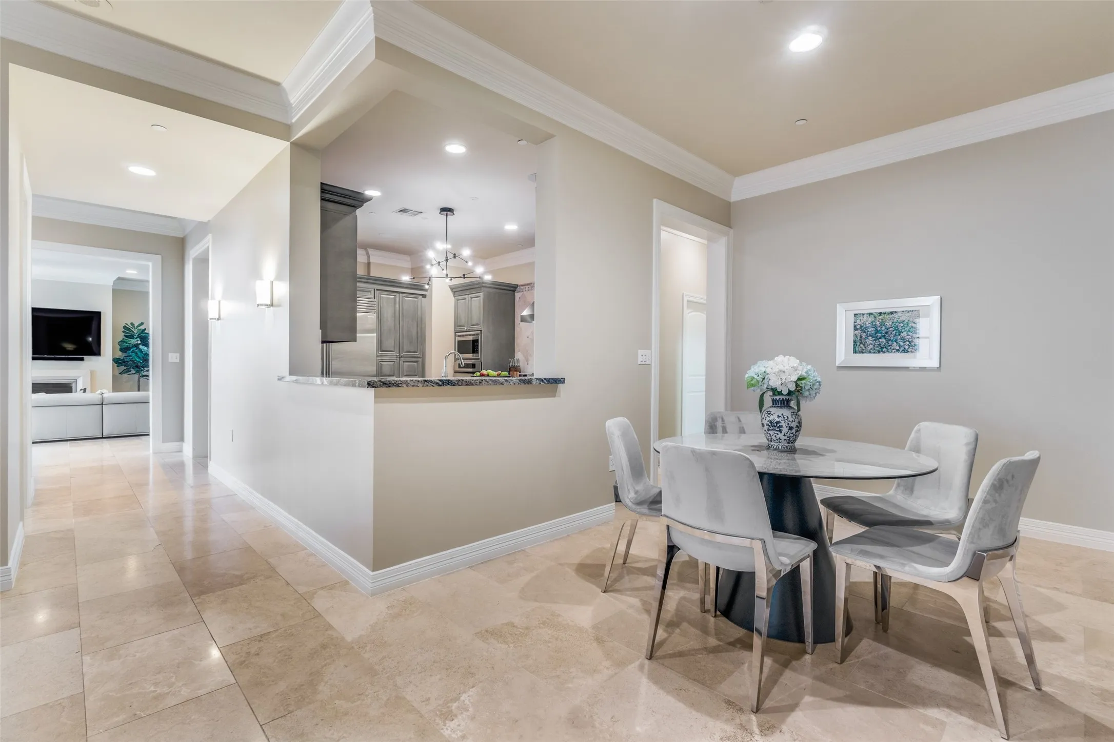 Condominium For Sale in Dallas County , 2828 Hood Street 907, Dallas, Texas 75219, 3 Bedroom, 4 Bathroom, 3 Garage spaces, 3,993 Sqft, built in 2000, Preowned, mls#21196201, Real Estate Agent in Dallas, Homes For Sale in Dallas county, Homes For Sale in Dallas, Realtor in Dallas Texas, Real Estate Brokerage Independent Realty Texas, Luminita Cordes Realtor