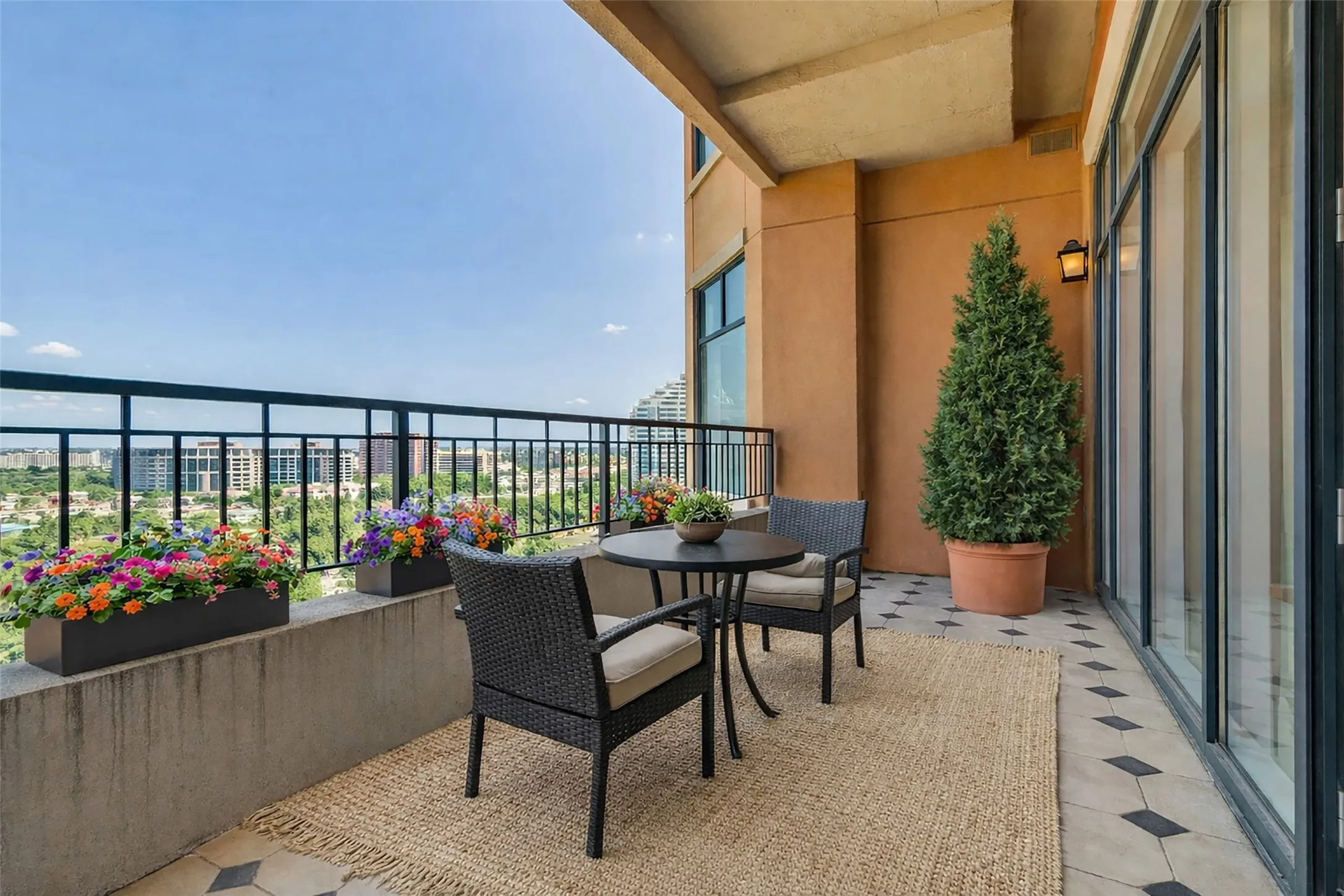 Condominium For Sale in Dallas County , 2828 Hood Street 907, Dallas, Texas 75219, 3 Bedroom, 4 Bathroom, 3 Garage spaces, 3,993 Sqft, built in 2000, Preowned, mls#21196201, Real Estate Agent in Dallas, Homes For Sale in Dallas county, Homes For Sale in Dallas, Realtor in Dallas Texas, Real Estate Brokerage Independent Realty Texas, Luminita Cordes Realtor