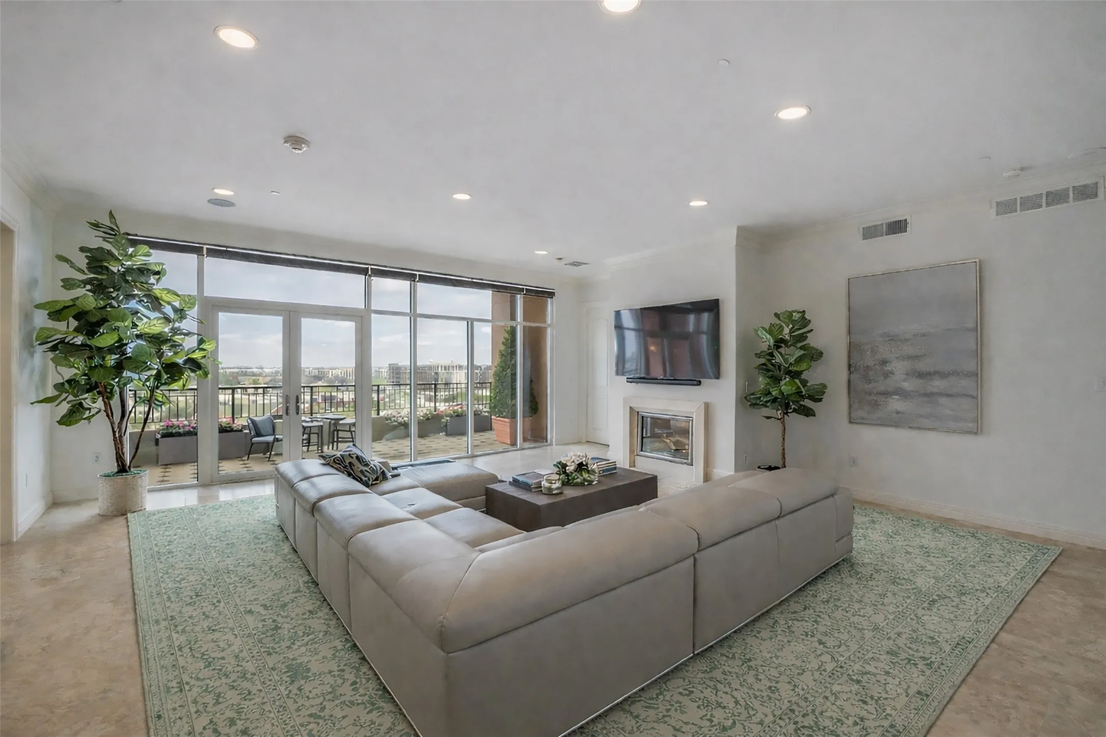 Condominium For Sale in Dallas County , 2828 Hood Street 907, Dallas, Texas 75219, 3 Bedroom, 4 Bathroom, 3 Garage spaces, 3,993 Sqft, built in 2000, Preowned, mls#21196201, Real Estate Agent in Dallas, Homes For Sale in Dallas county, Homes For Sale in Dallas, Realtor in Dallas Texas, Real Estate Brokerage Independent Realty Texas, Luminita Cordes Realtor