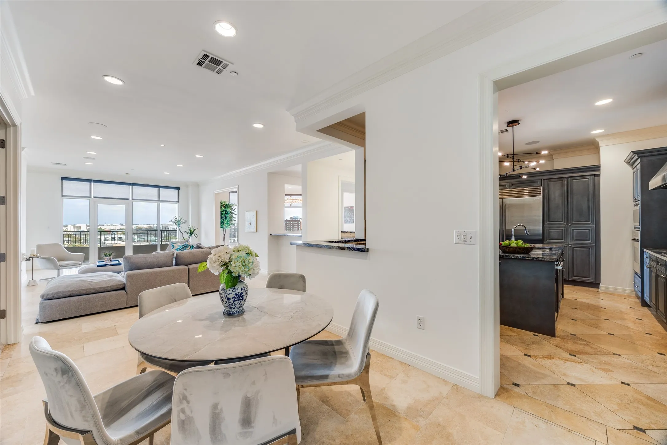 Condominium For Sale in Dallas County , 2828 Hood Street 907, Dallas, Texas 75219, 3 Bedroom, 4 Bathroom, 3 Garage spaces, 3,993 Sqft, built in 2000, Preowned, mls#21196201, Real Estate Agent in Dallas, Homes For Sale in Dallas county, Homes For Sale in Dallas, Realtor in Dallas Texas, Real Estate Brokerage Independent Realty Texas, Luminita Cordes Realtor