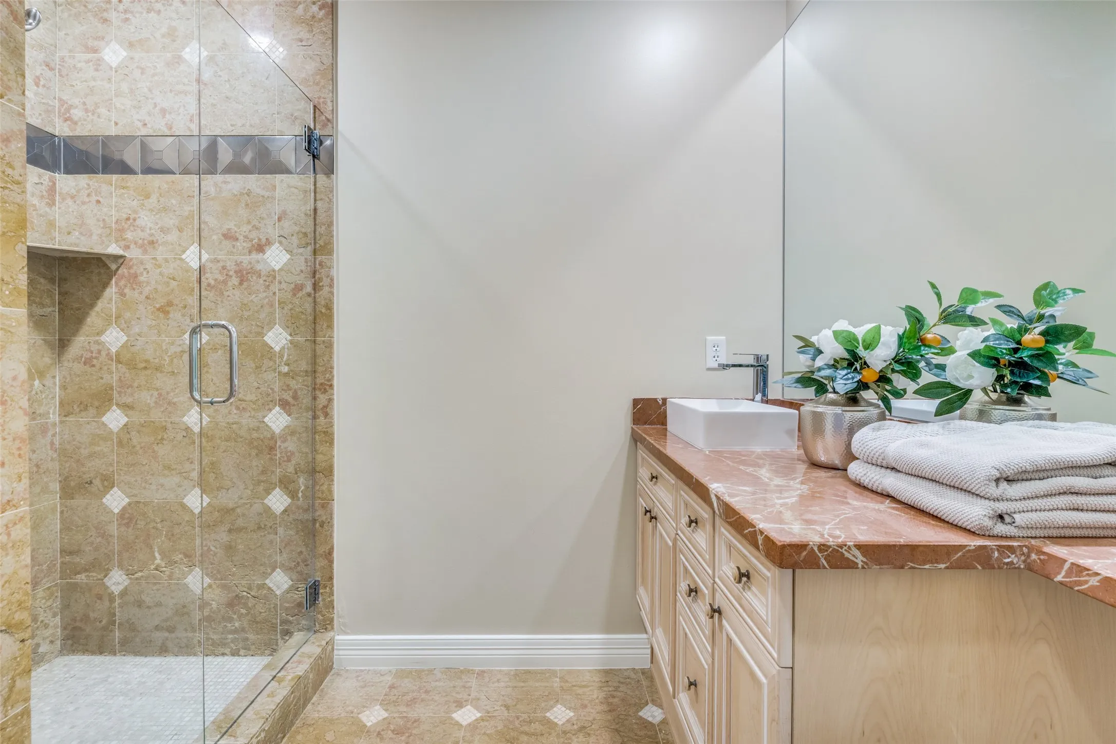 Condominium For Sale in Dallas County , 2828 Hood Street 907, Dallas, Texas 75219, 3 Bedroom, 4 Bathroom, 3 Garage spaces, 3,993 Sqft, built in 2000, Preowned, mls#21196201, Real Estate Agent in Dallas, Homes For Sale in Dallas county, Homes For Sale in Dallas, Realtor in Dallas Texas, Real Estate Brokerage Independent Realty Texas, Luminita Cordes Realtor