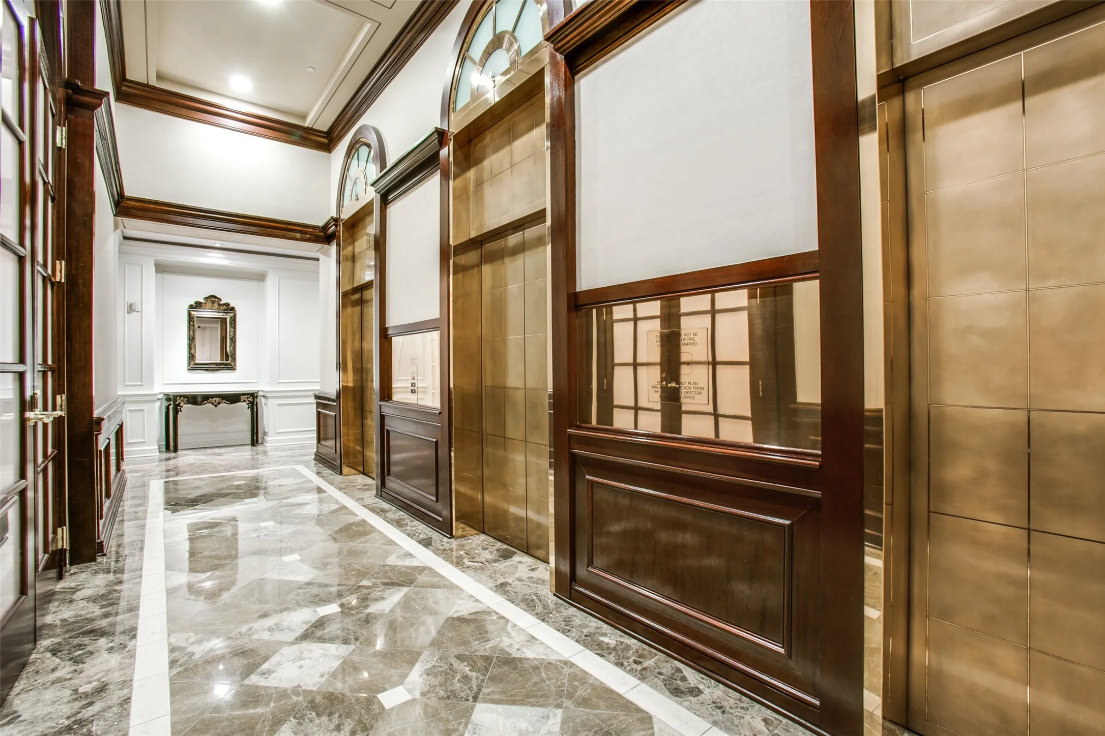 Condominium For Sale in Dallas County , 2828 Hood Street 907, Dallas, Texas 75219, 3 Bedroom, 4 Bathroom, 3 Garage spaces, 3,993 Sqft, built in 2000, Preowned, mls#21196201, Real Estate Agent in Dallas, Homes For Sale in Dallas county, Homes For Sale in Dallas, Realtor in Dallas Texas, Real Estate Brokerage Independent Realty Texas, Luminita Cordes Realtor