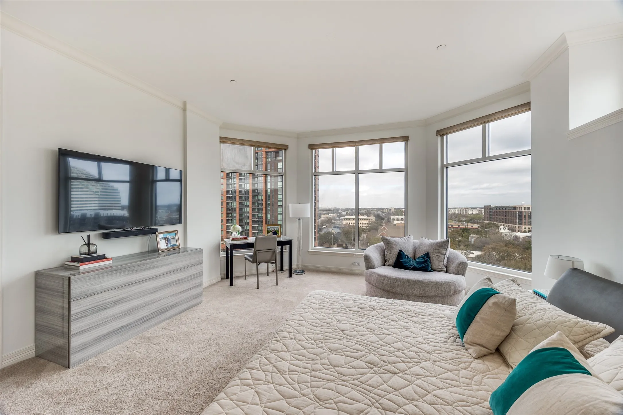 Condominium For Sale in Dallas County , 2828 Hood Street 907, Dallas, Texas 75219, 3 Bedroom, 4 Bathroom, 3 Garage spaces, 3,993 Sqft, built in 2000, Preowned, mls#21196201, Real Estate Agent in Dallas, Homes For Sale in Dallas county, Homes For Sale in Dallas, Realtor in Dallas Texas, Real Estate Brokerage Independent Realty Texas, Luminita Cordes Realtor