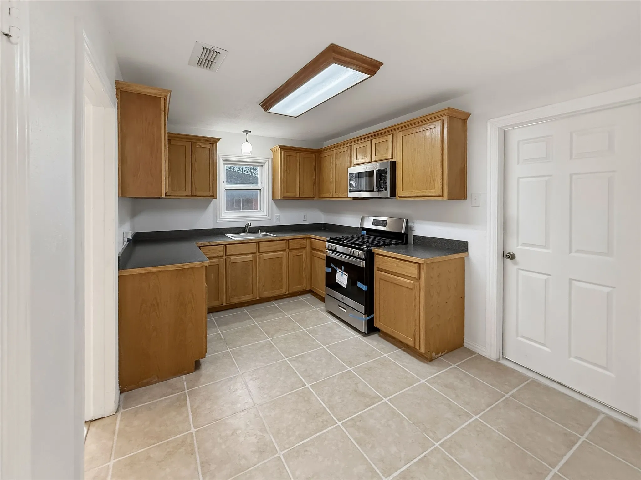 Single Family Residence For Sale in Hopkins County , 304 Texas Street, Sulphur Springs, Texas 75482, 2 Bedroom, 2 Bathroom, Garage spaces, 1,008 Sqft, built in 1930, mls#21197174, Real Estate Agent in Sulphur Springs, Homes For Sale in Hopkins county, Homes For Sale in Sulphur Springs, Realtor in Sulphur Springs Texas, Real Estate Brokerage Independent Realty Texas, Luminita Cordes Realtor